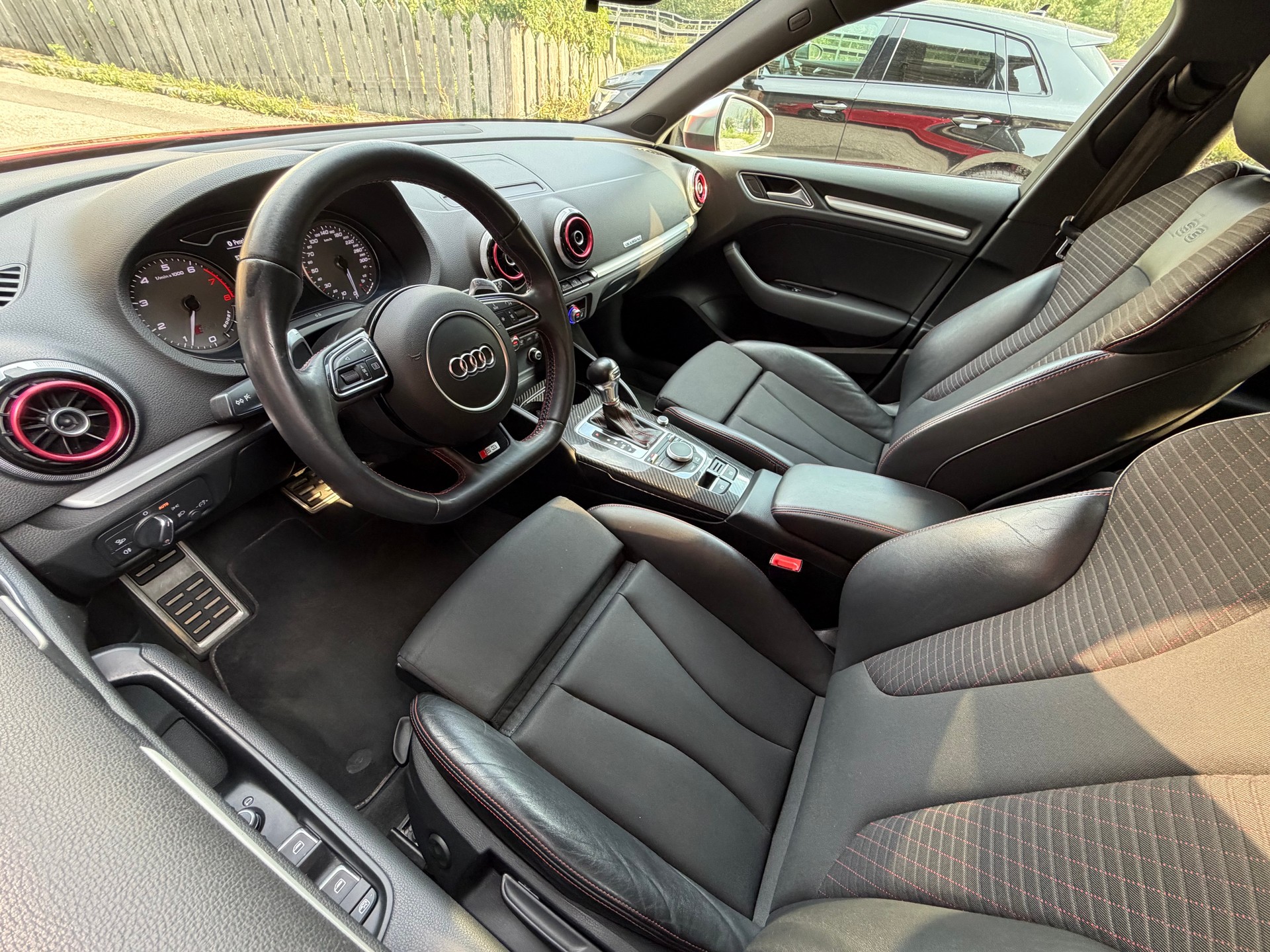 AUDI 2.0 T FSI quattro S-Tronic-image-2