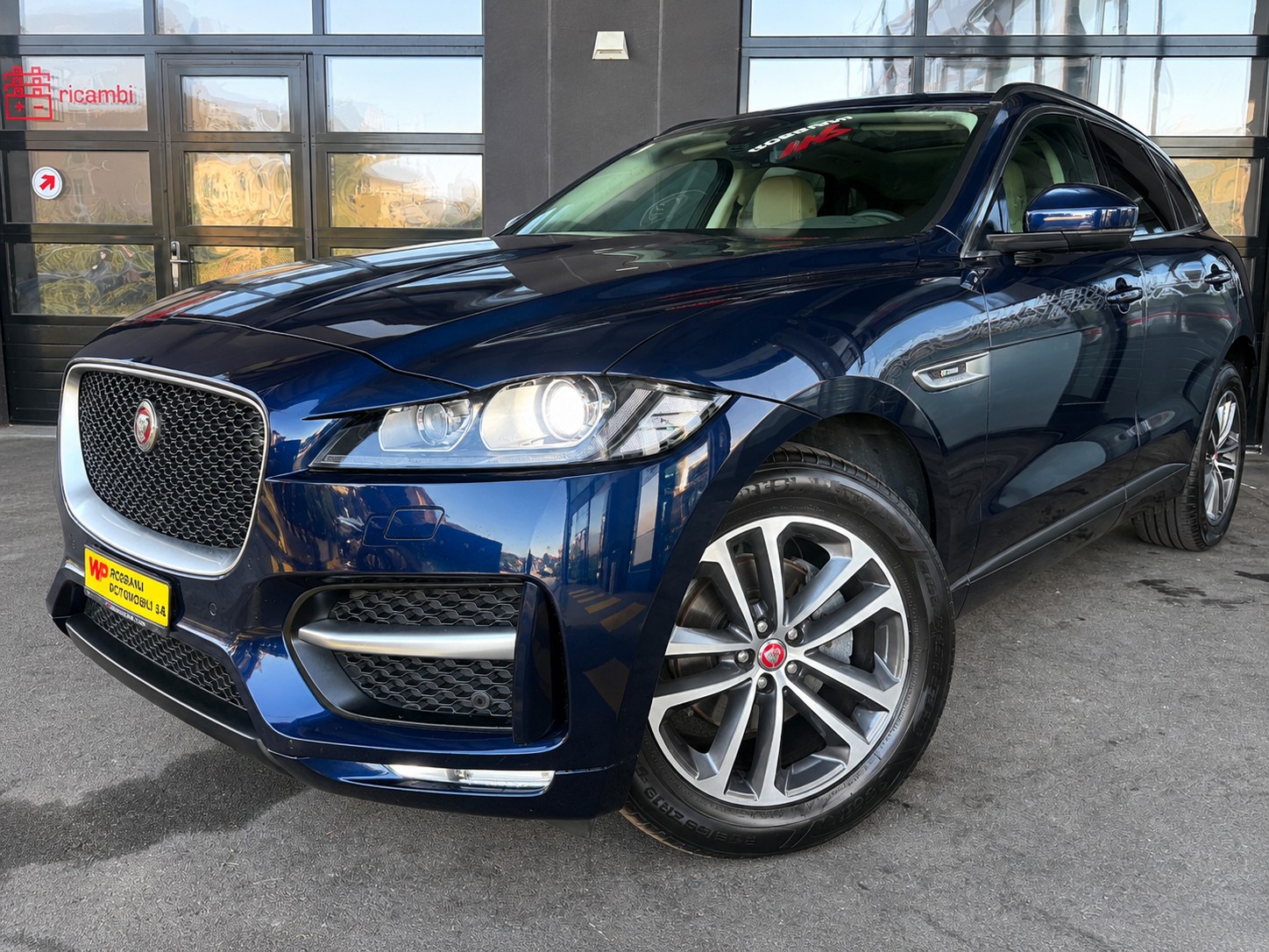 JAGUAR F-Pace 25d R-Sport AWD Automatik-image-4