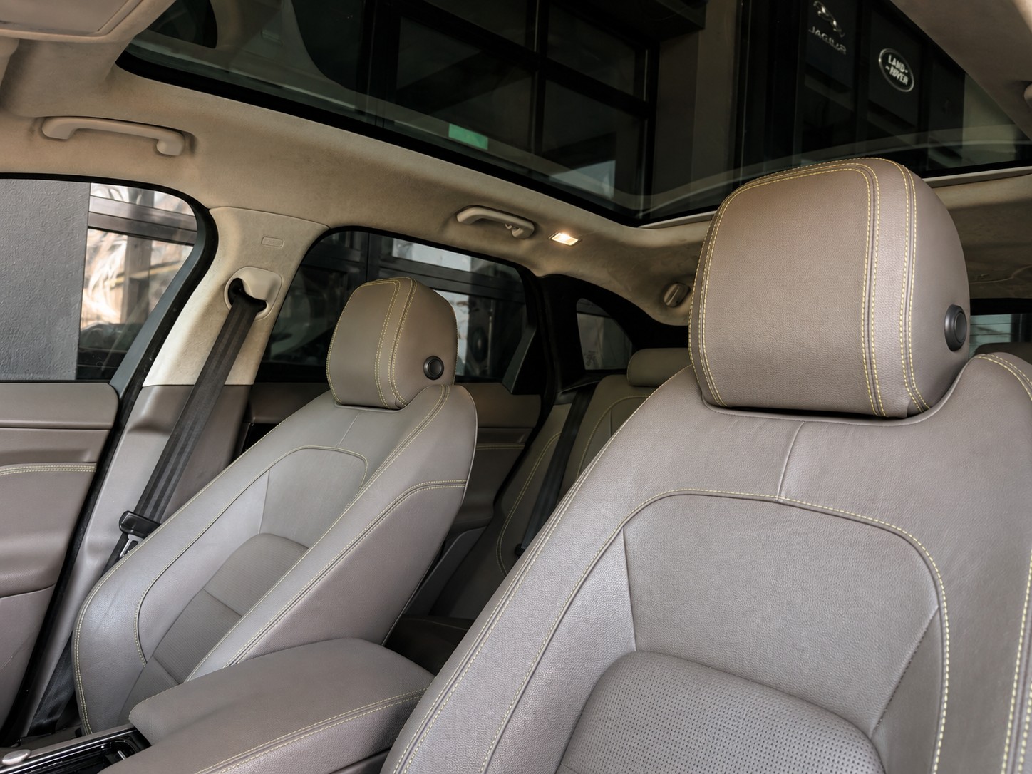 JAGUAR F-Pace 25d R-Sport AWD Automatik-image-10