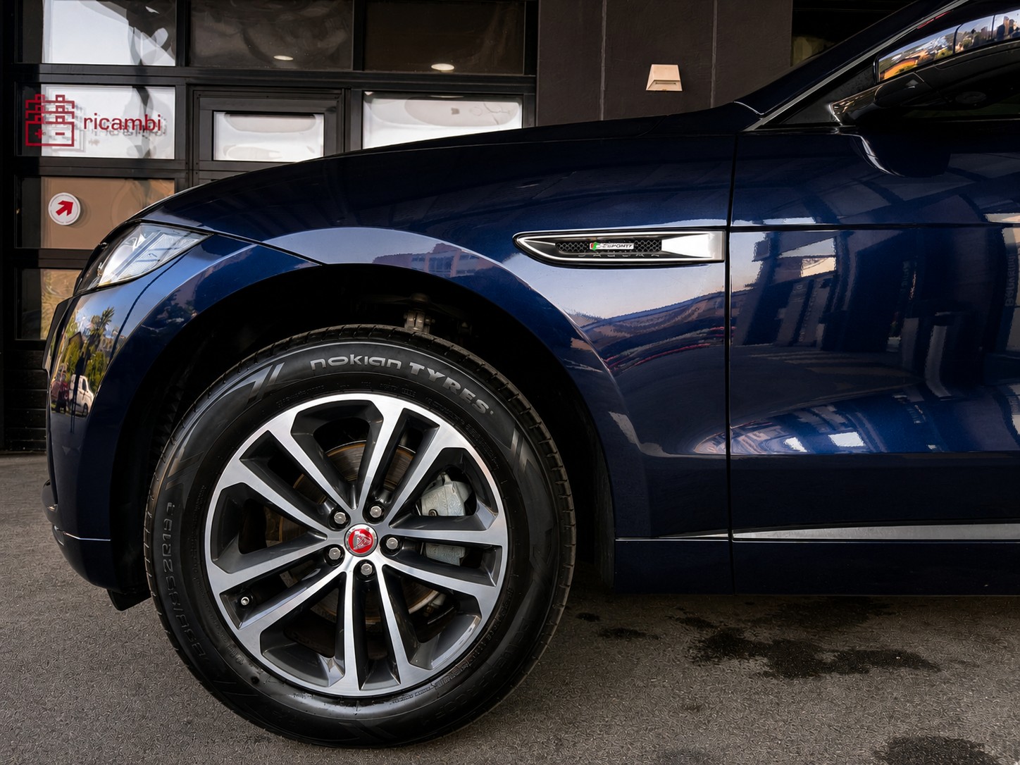 JAGUAR F-Pace 25d R-Sport AWD Automatik-showroom-element-3