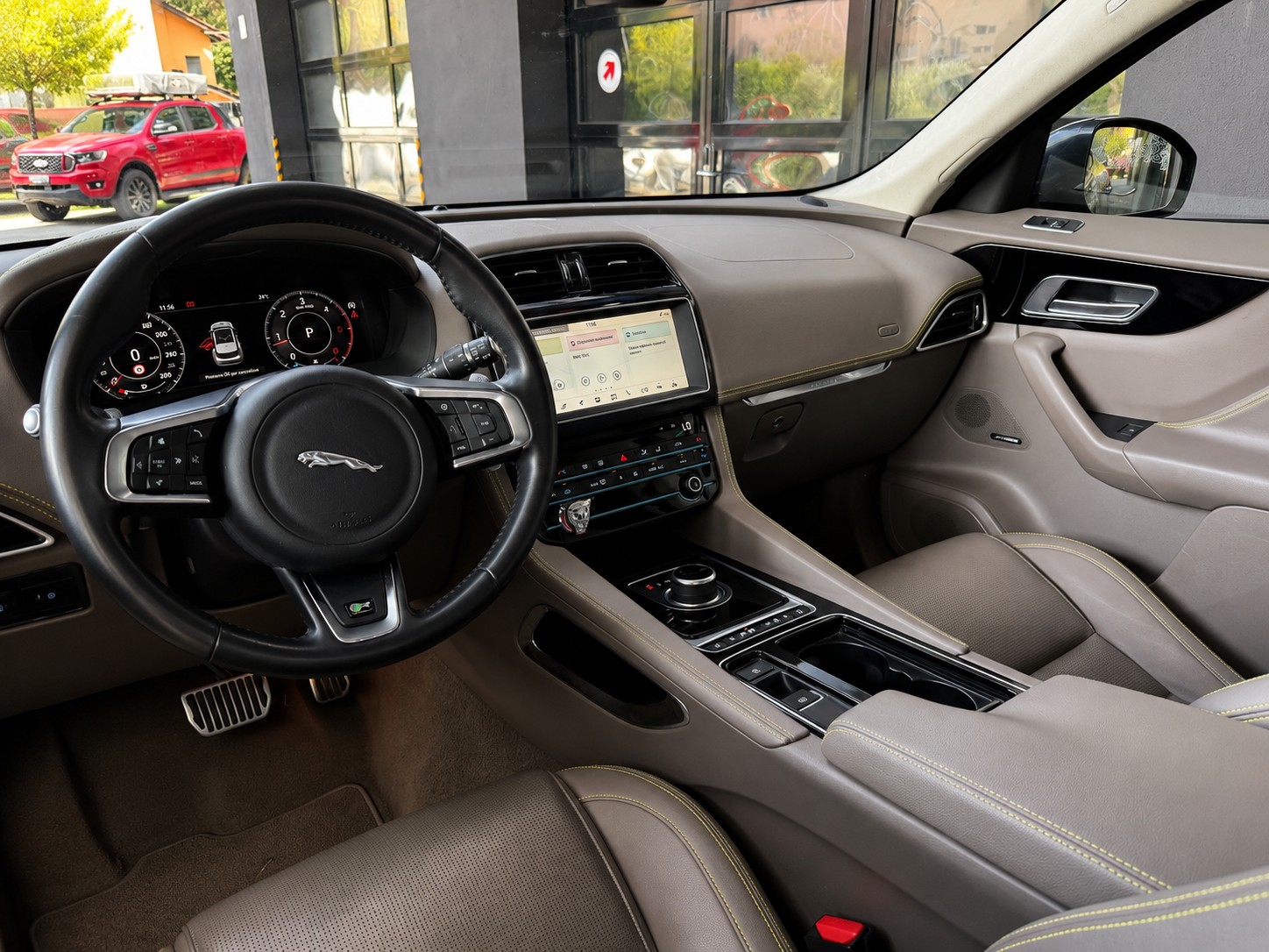 JAGUAR F-Pace 25d R-Sport AWD Automatik-image-8
