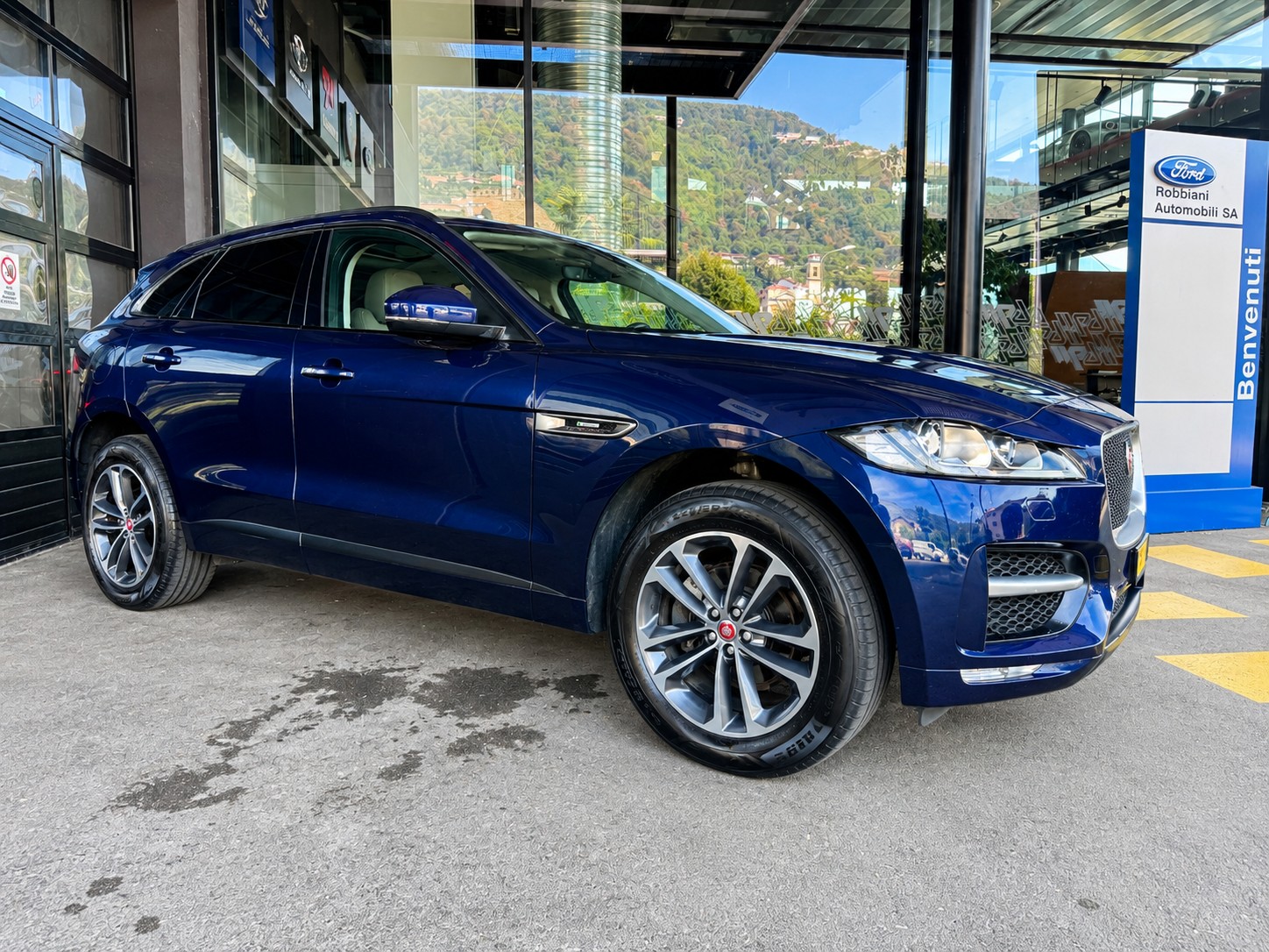 JAGUAR F-Pace 25d R-Sport AWD Automatik-image-5