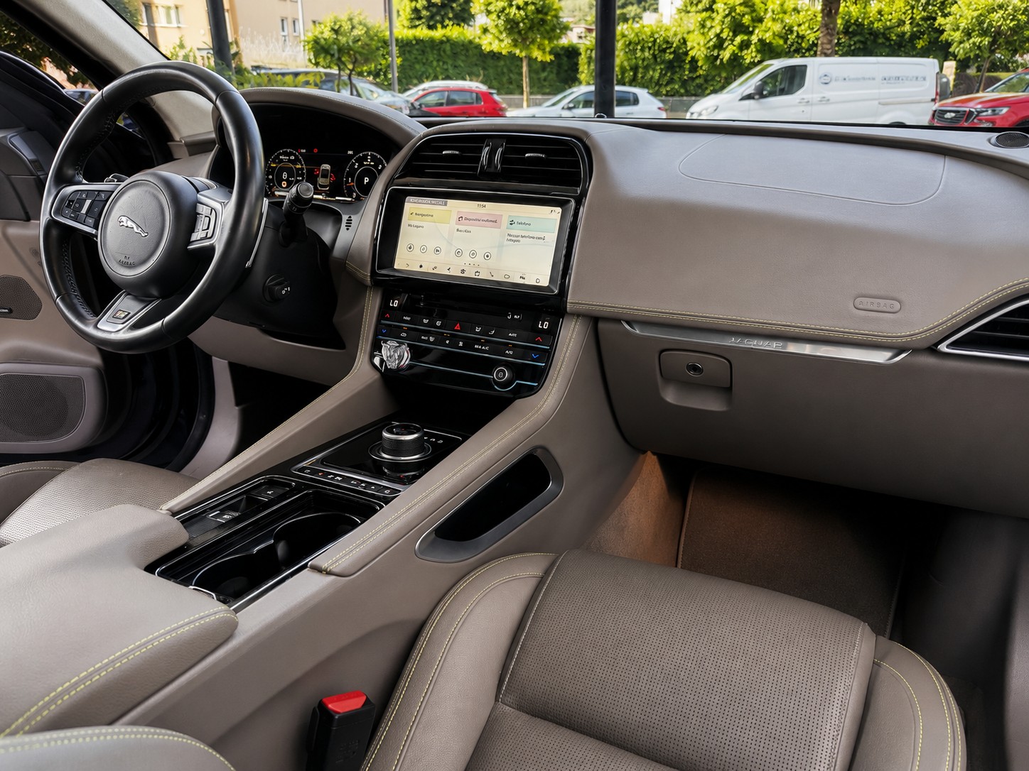 JAGUAR F-Pace 25d R-Sport AWD Automatik-image-7
