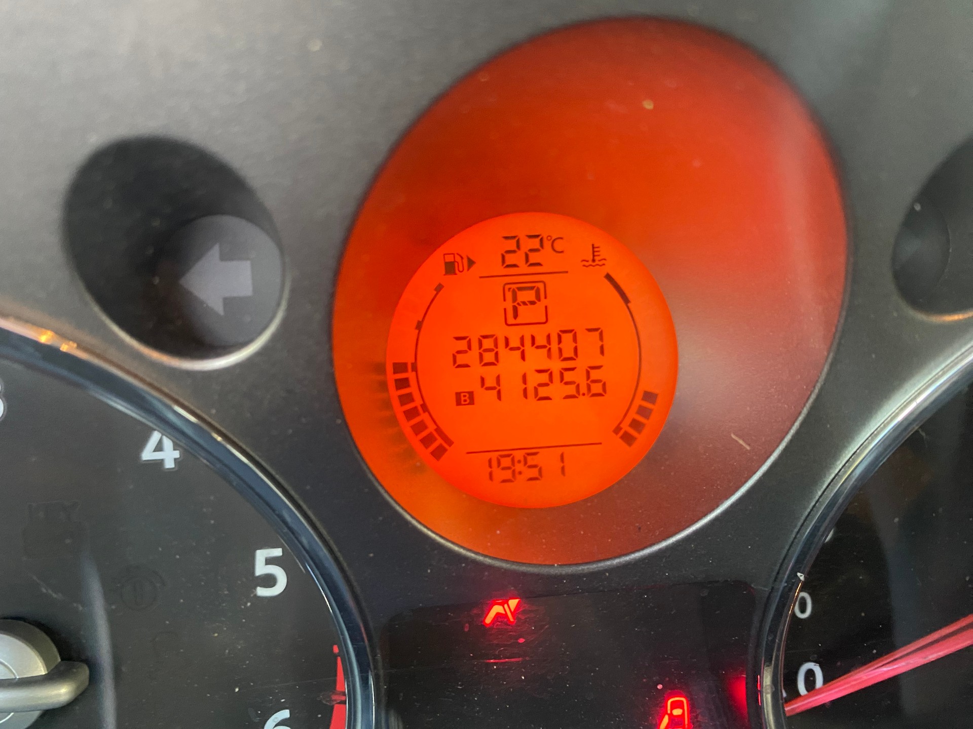 NISSAN X-Trail 2.0 dCi 16V SE Automatic-image-7