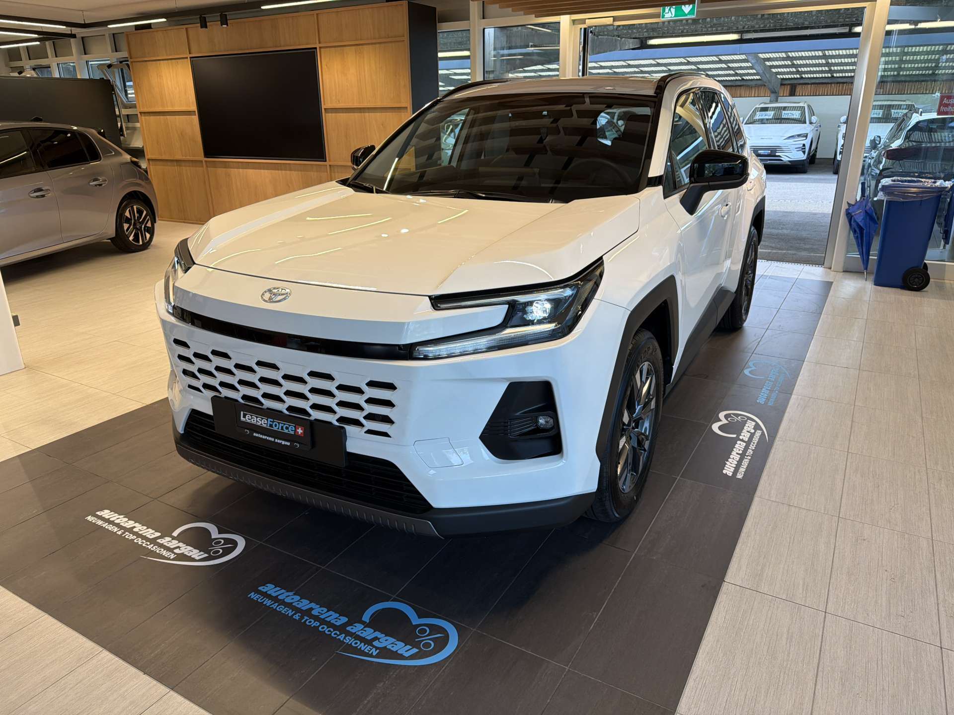 TOYOTA RAV-4 2.5 HSD Trend e-CVT AWD NEUES MODELL Automat-image-0