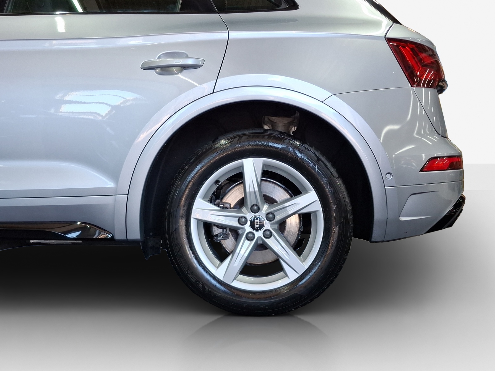 AUDI Q5 40 TDI S-line quattro S-tronic-image-13