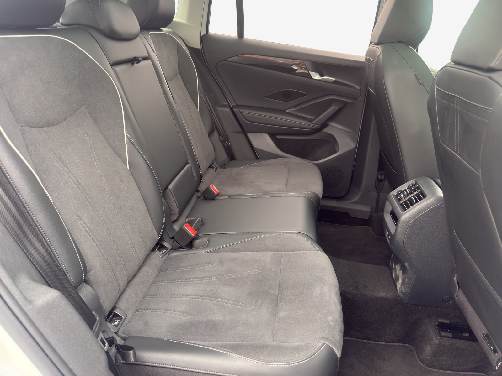 VW Tiguan 2.0 TSI DSG Elegance 4Motion-image-13