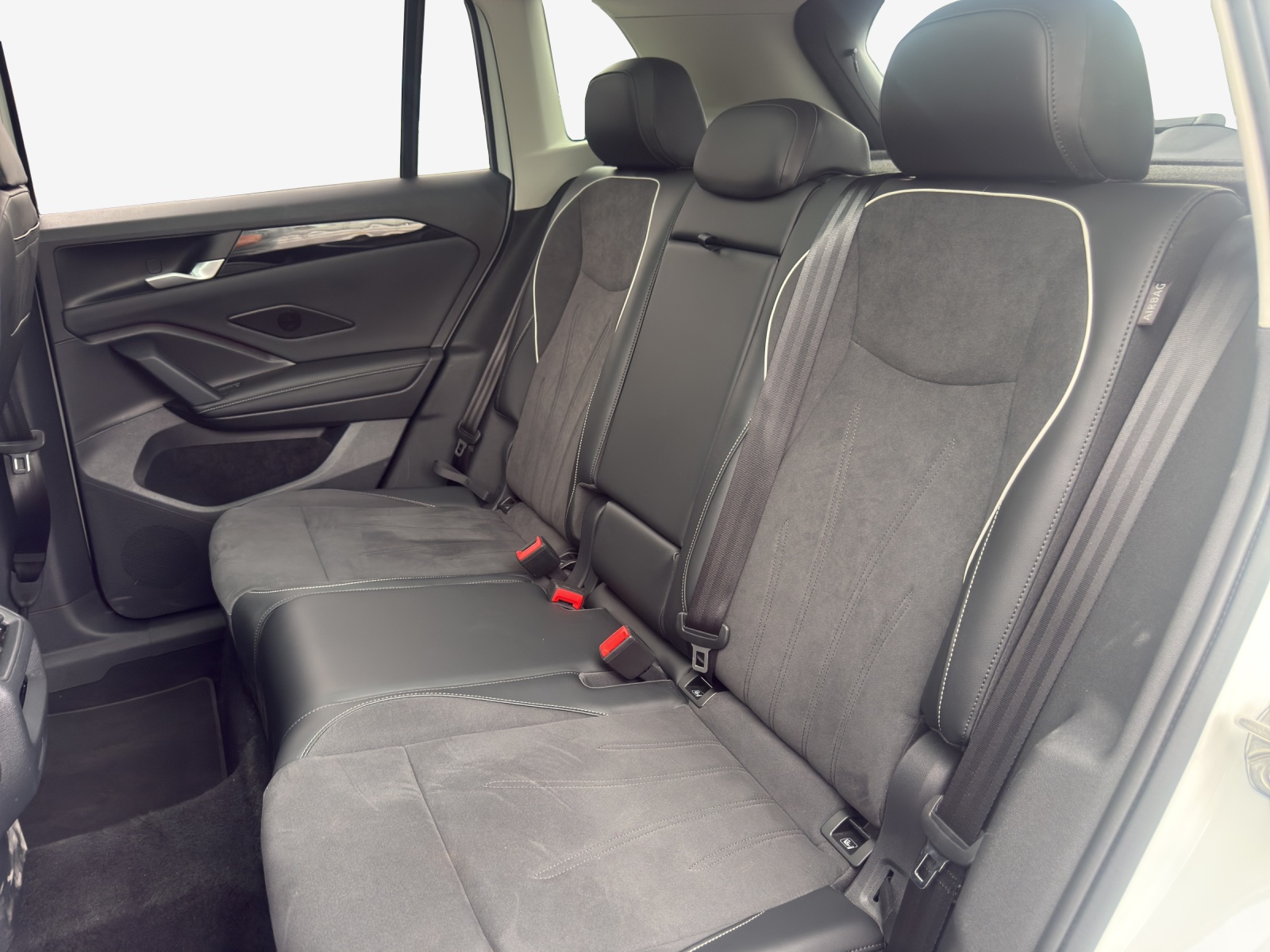 VW Tiguan 2.0 TSI DSG Elegance 4Motion-image-11