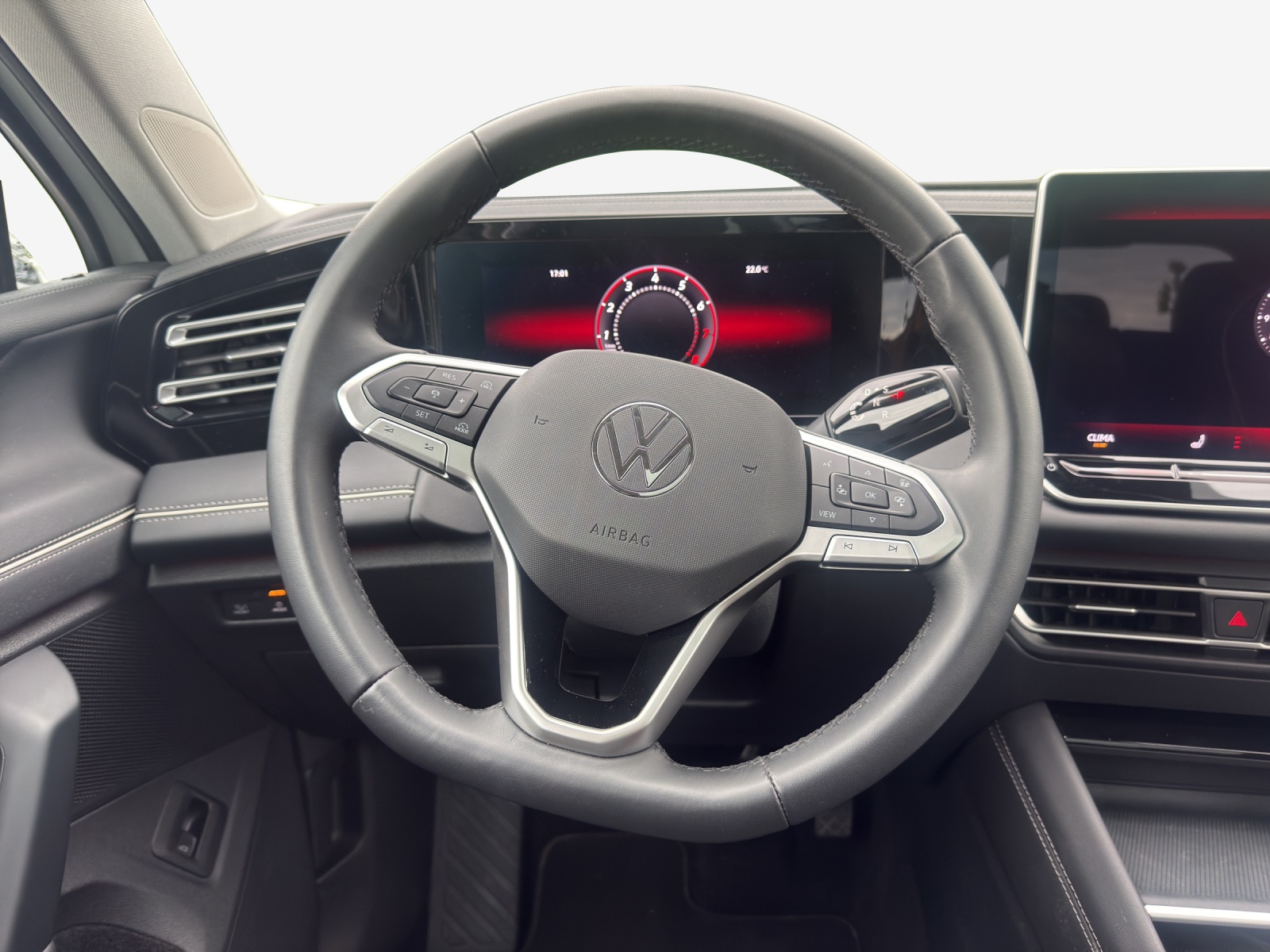 VW Tiguan 2.0 TSI DSG Elegance 4Motion-image-9