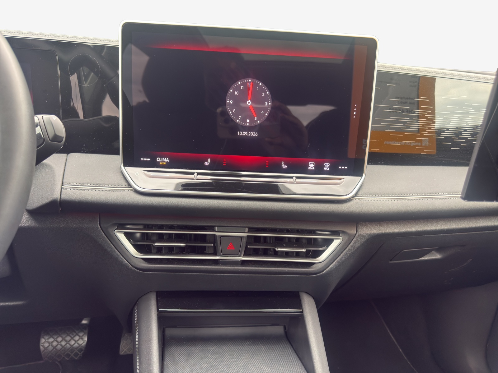 VW Tiguan 2.0 TSI DSG Elegance 4Motion-image-10