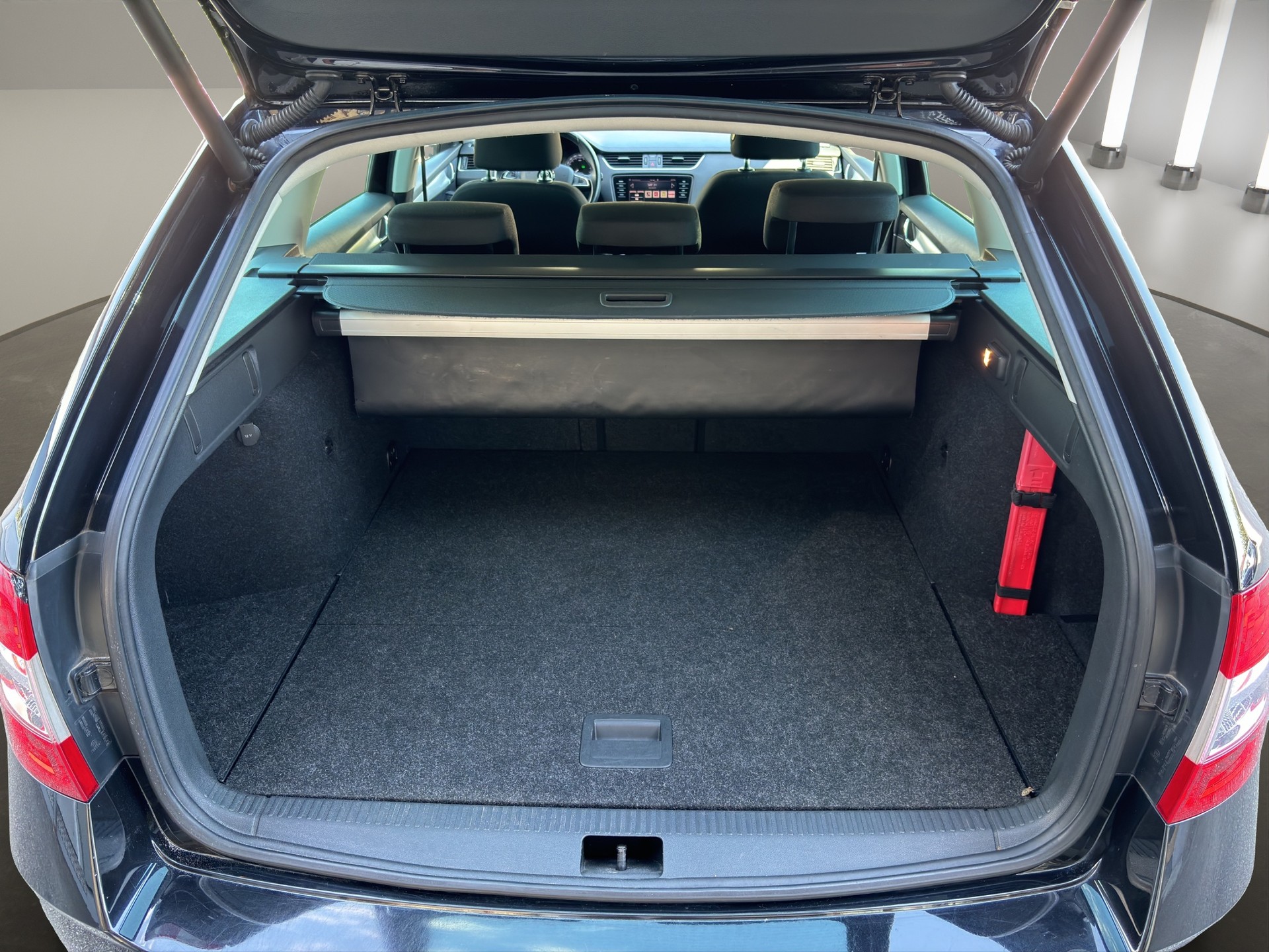 SKODA Octavia Combi 1.8 TSI Ambition 4x4 DSG-image-18