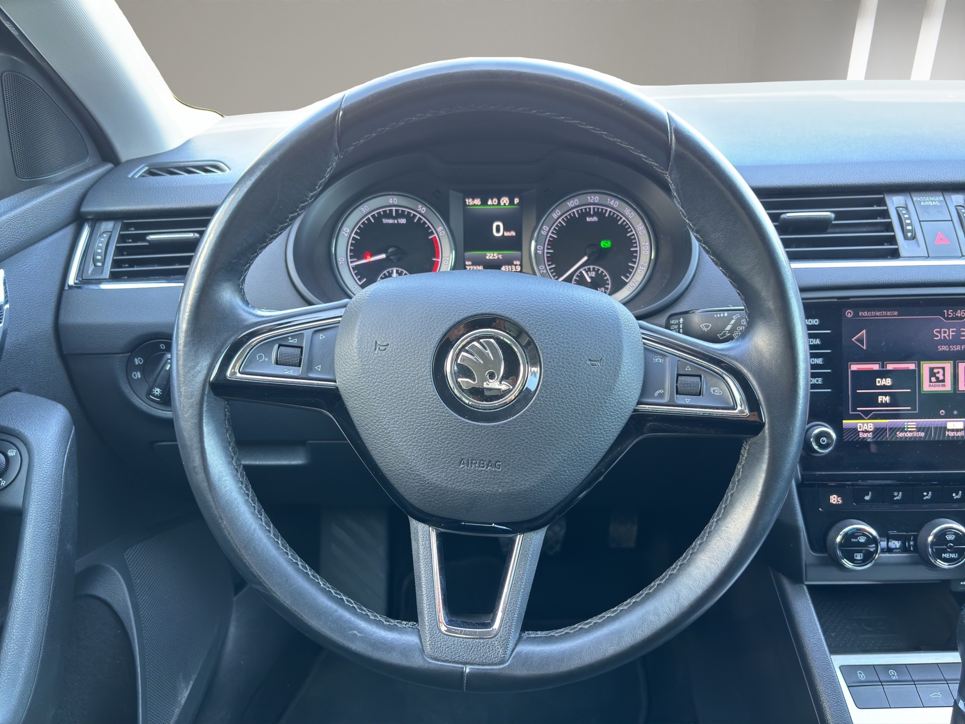 SKODA Octavia Combi 1.8 TSI Ambition 4x4 DSG-image-11