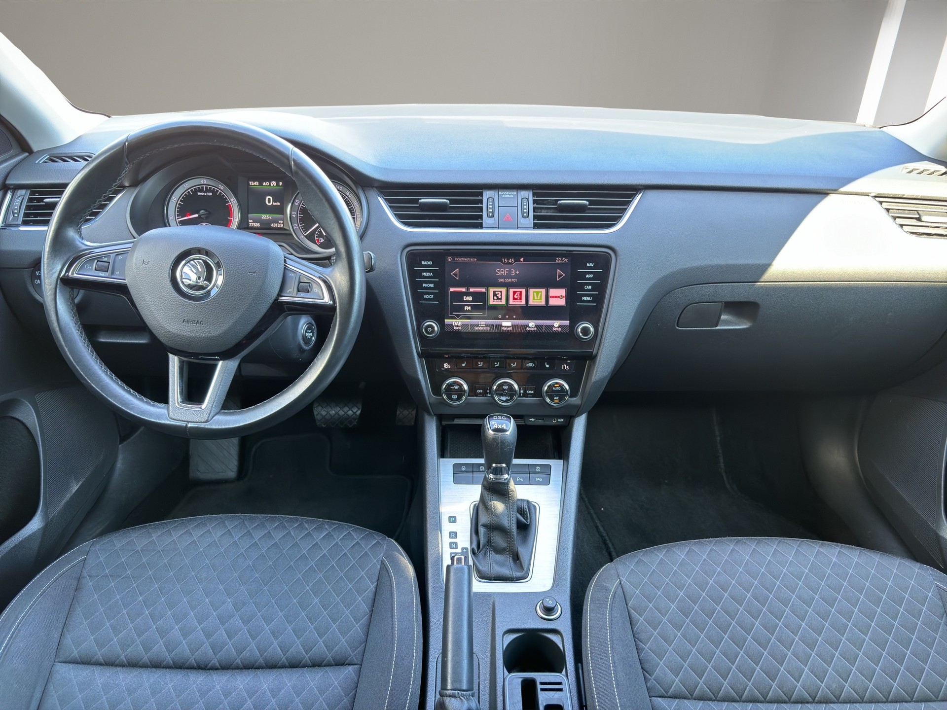 SKODA Octavia Combi 1.8 TSI Ambition 4x4 DSG-image-13