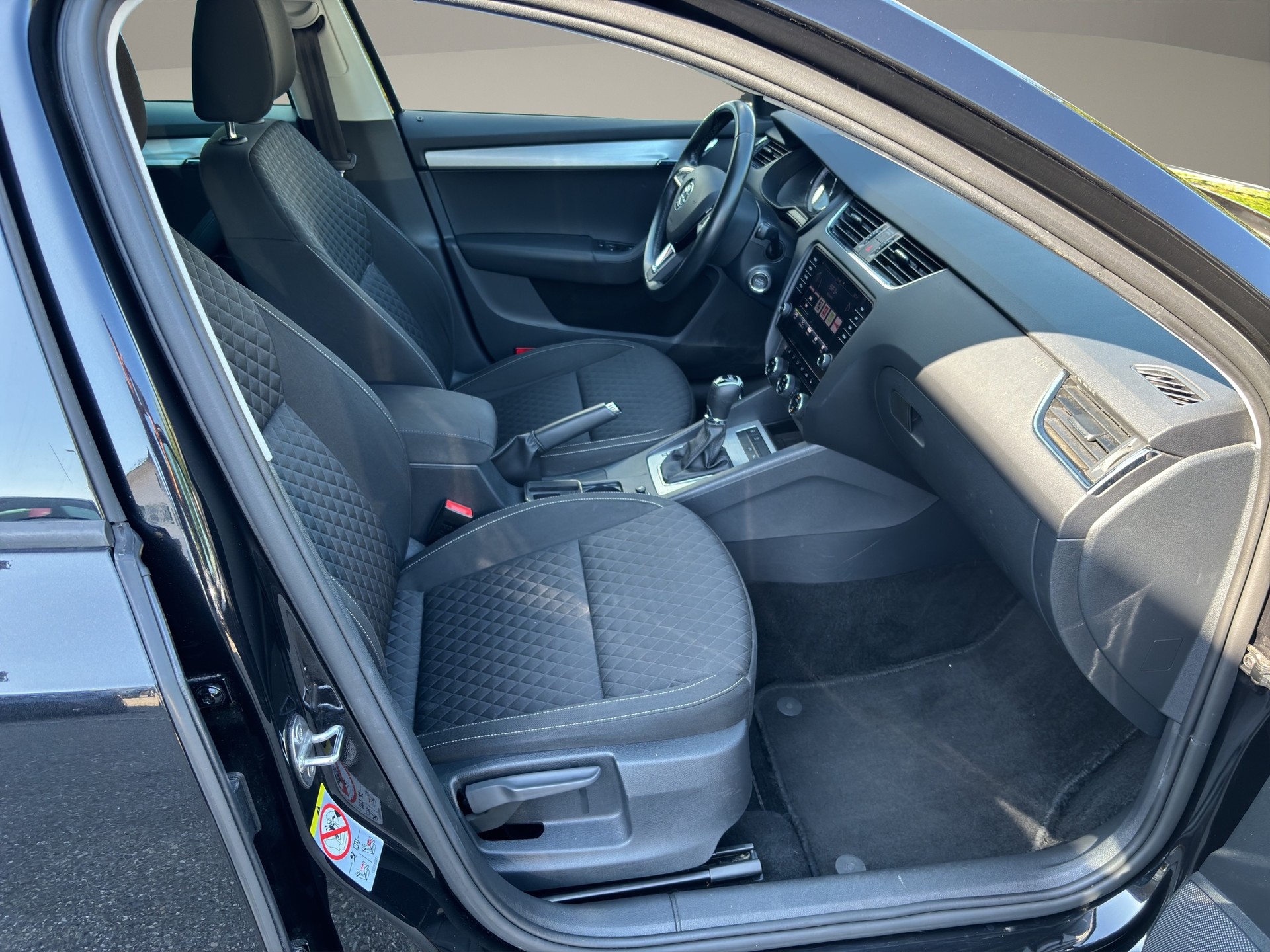 SKODA Octavia Combi 1.8 TSI Ambition 4x4 DSG-image-15