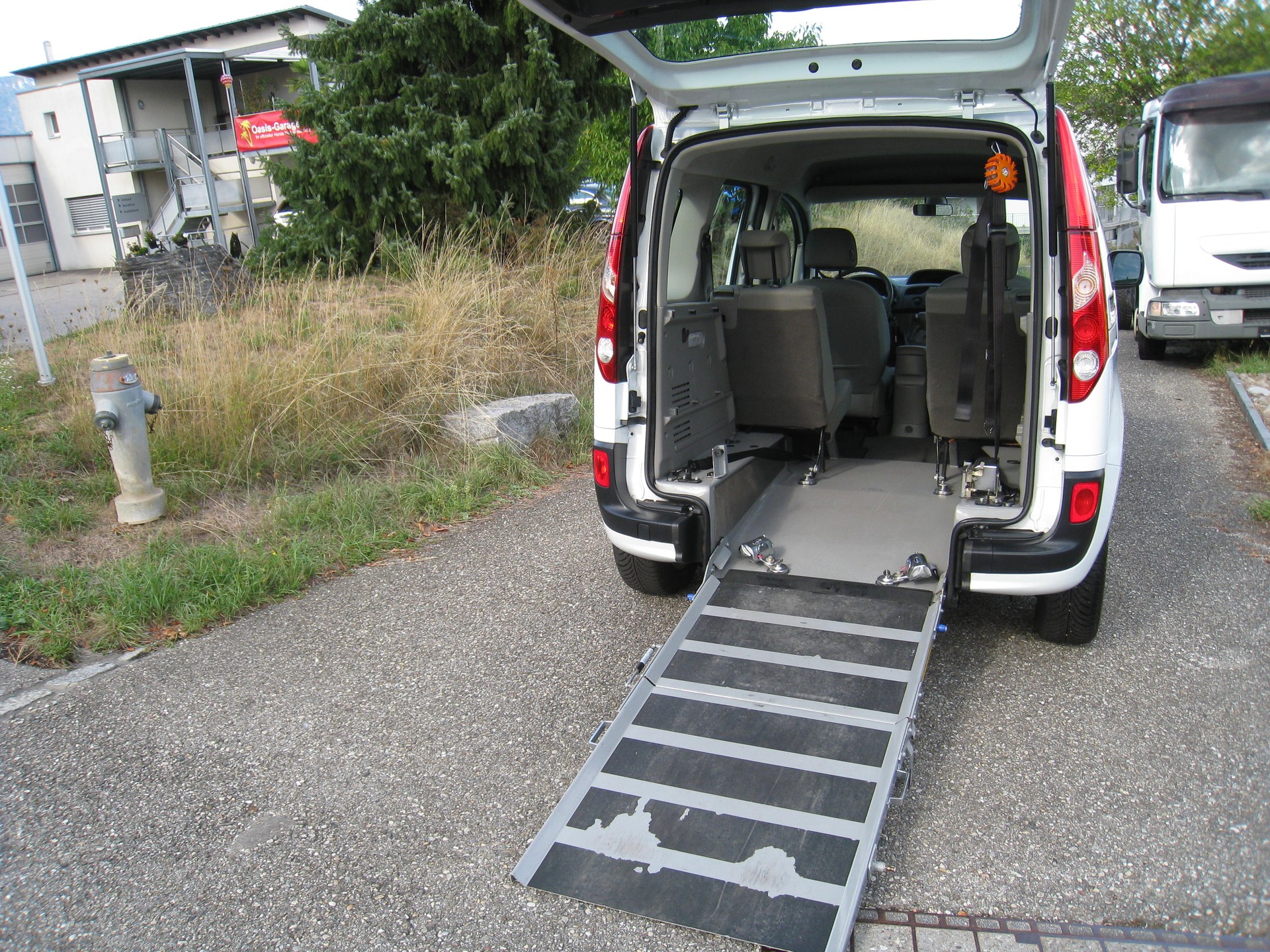 RENAULT Kangoo 1.6 16V Expression Automatic-image-0