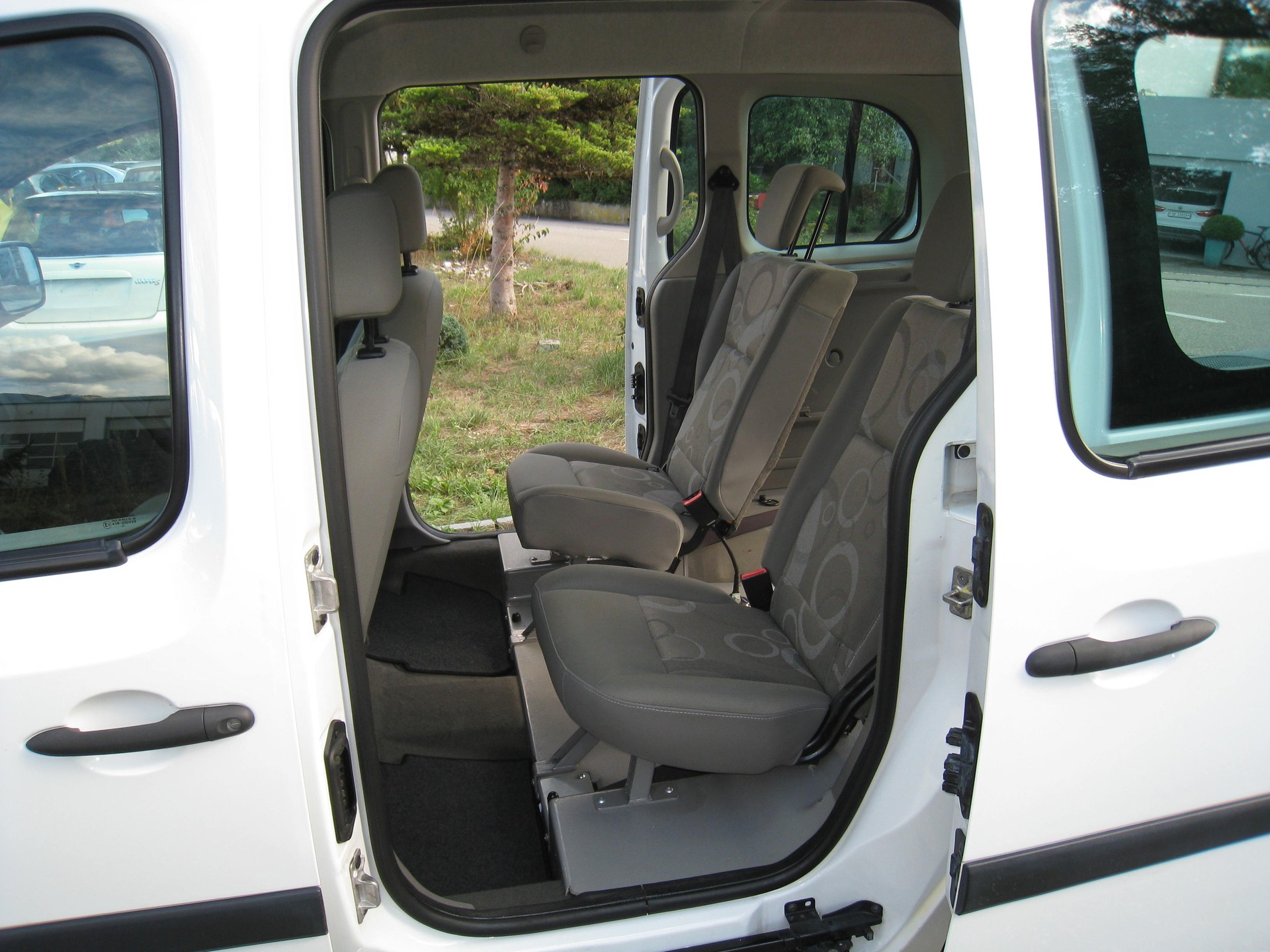 RENAULT Kangoo 1.6 16V Expression Automatic-image-11