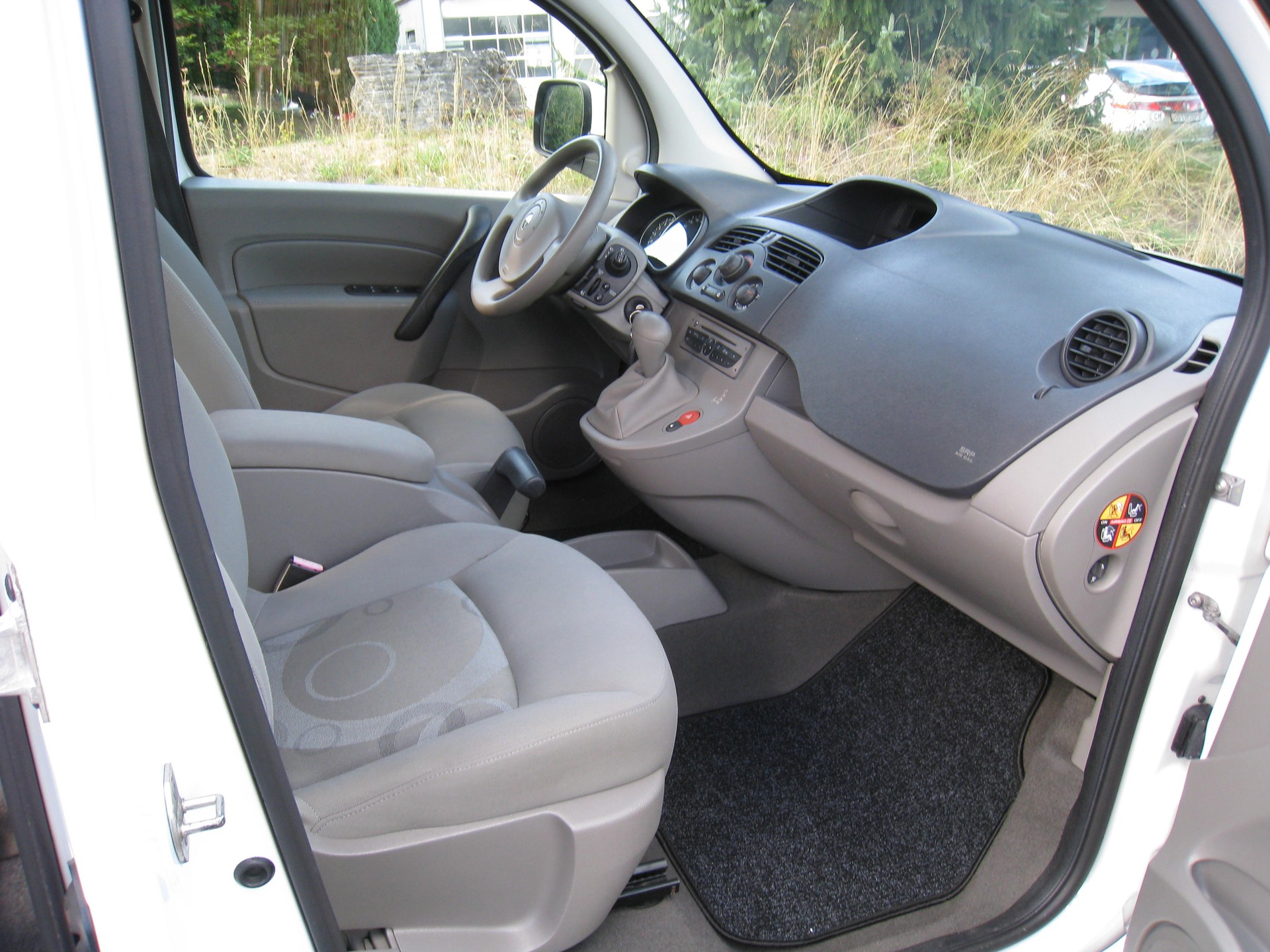 RENAULT Kangoo 1.6 16V Expression Automatic-image-12