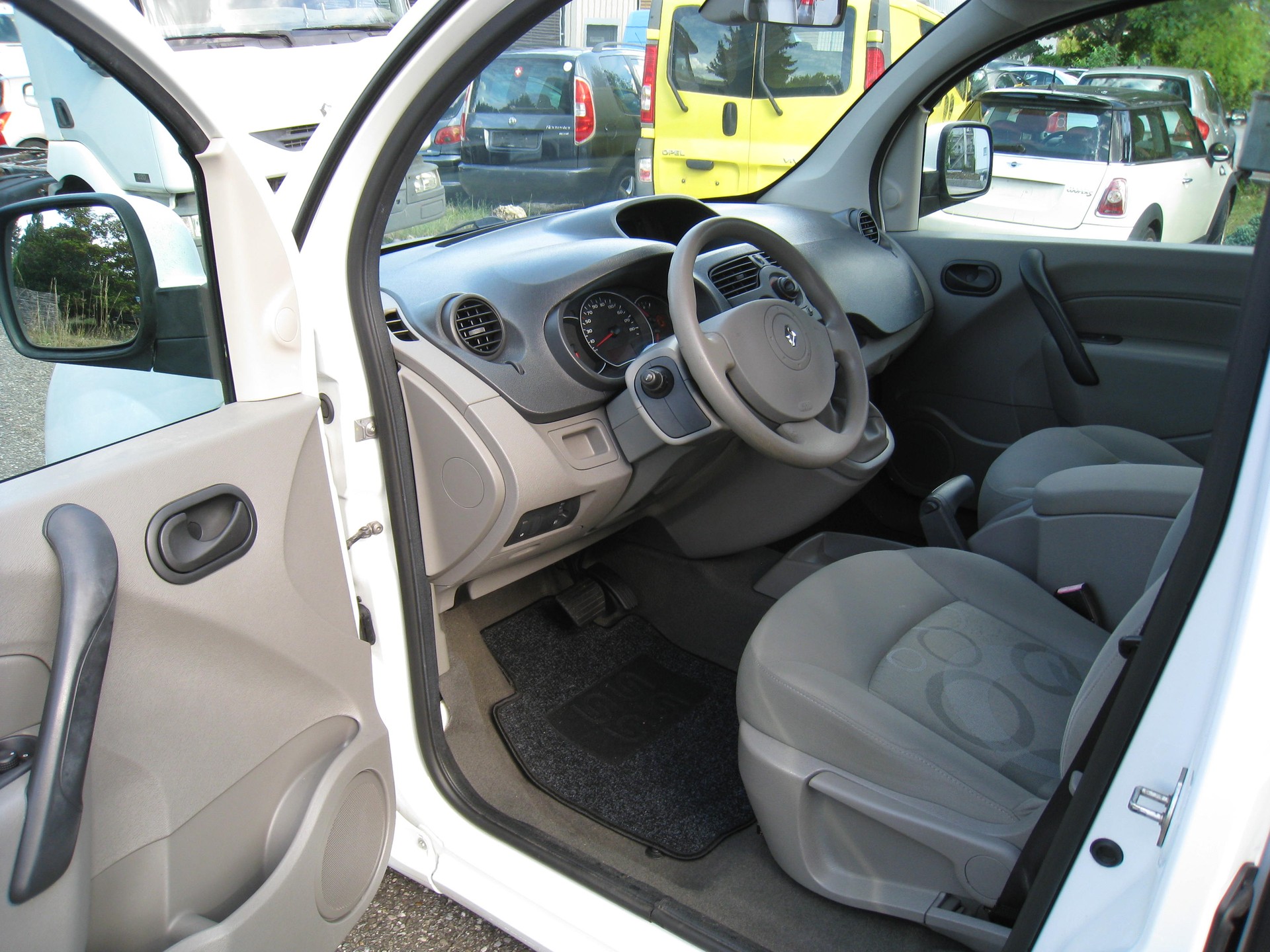 RENAULT Kangoo 1.6 16V Expression Automatic-image-9