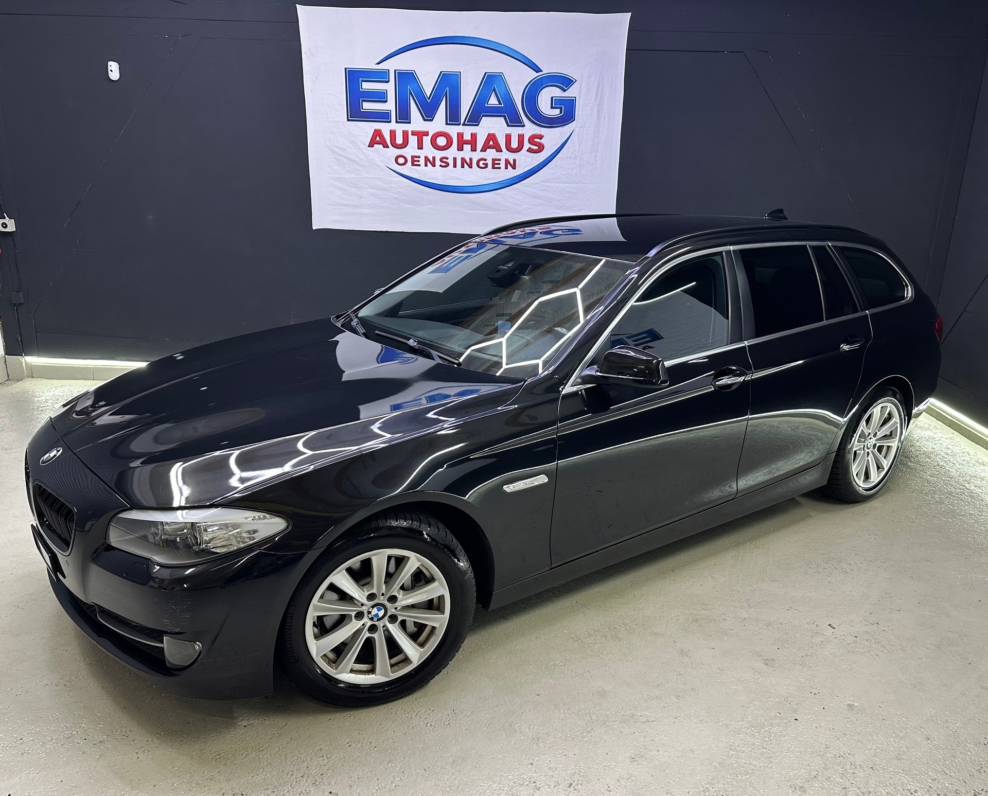BMW 530d xDrive Touring Steptronic-image-2