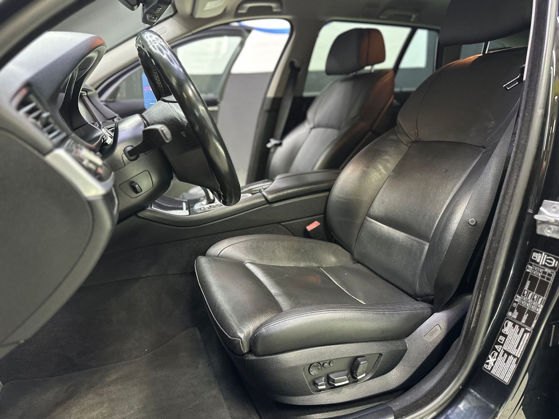 BMW 530d xDrive Touring Steptronic-image-11