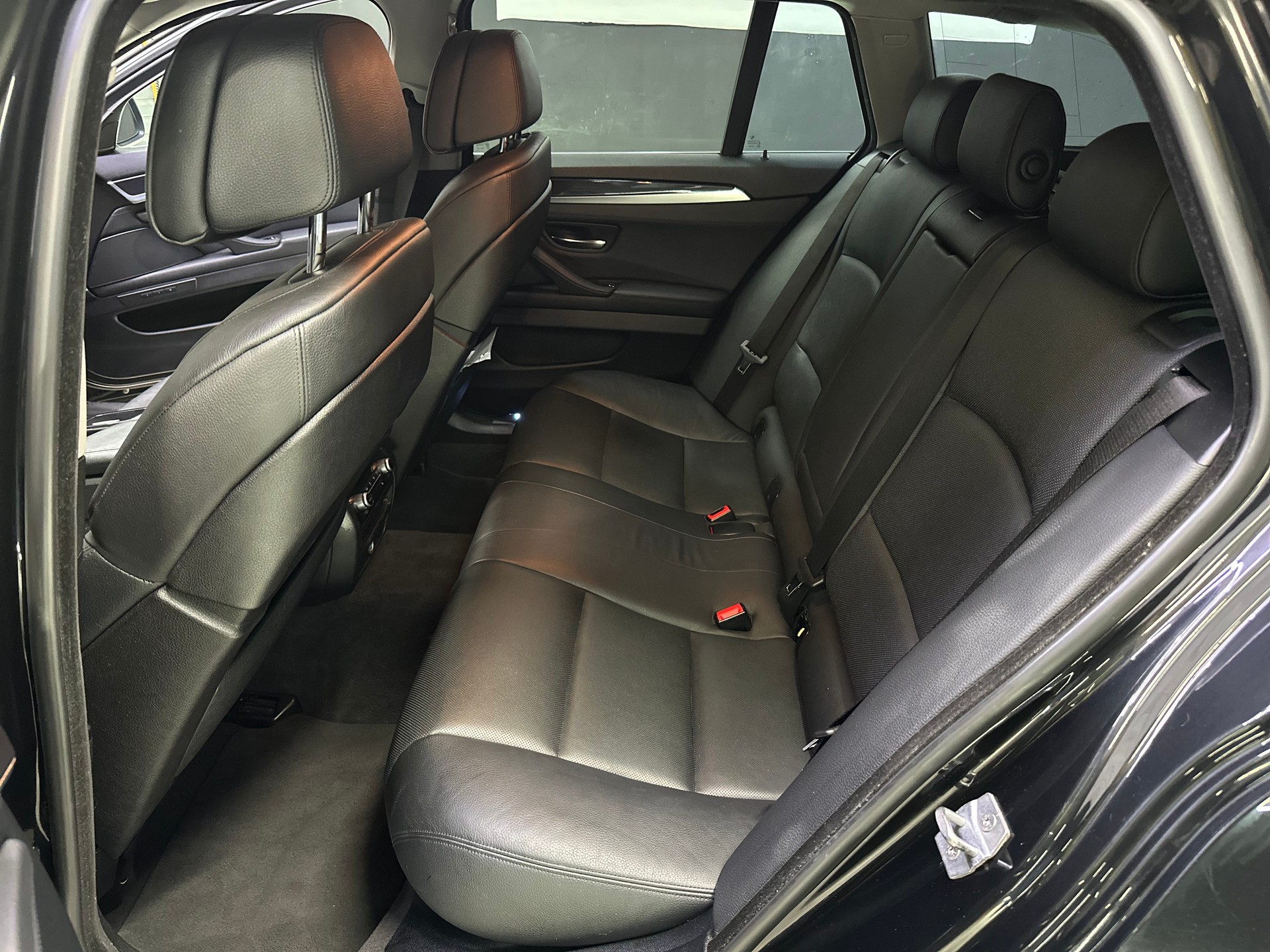 BMW 530d xDrive Touring Steptronic-image-13