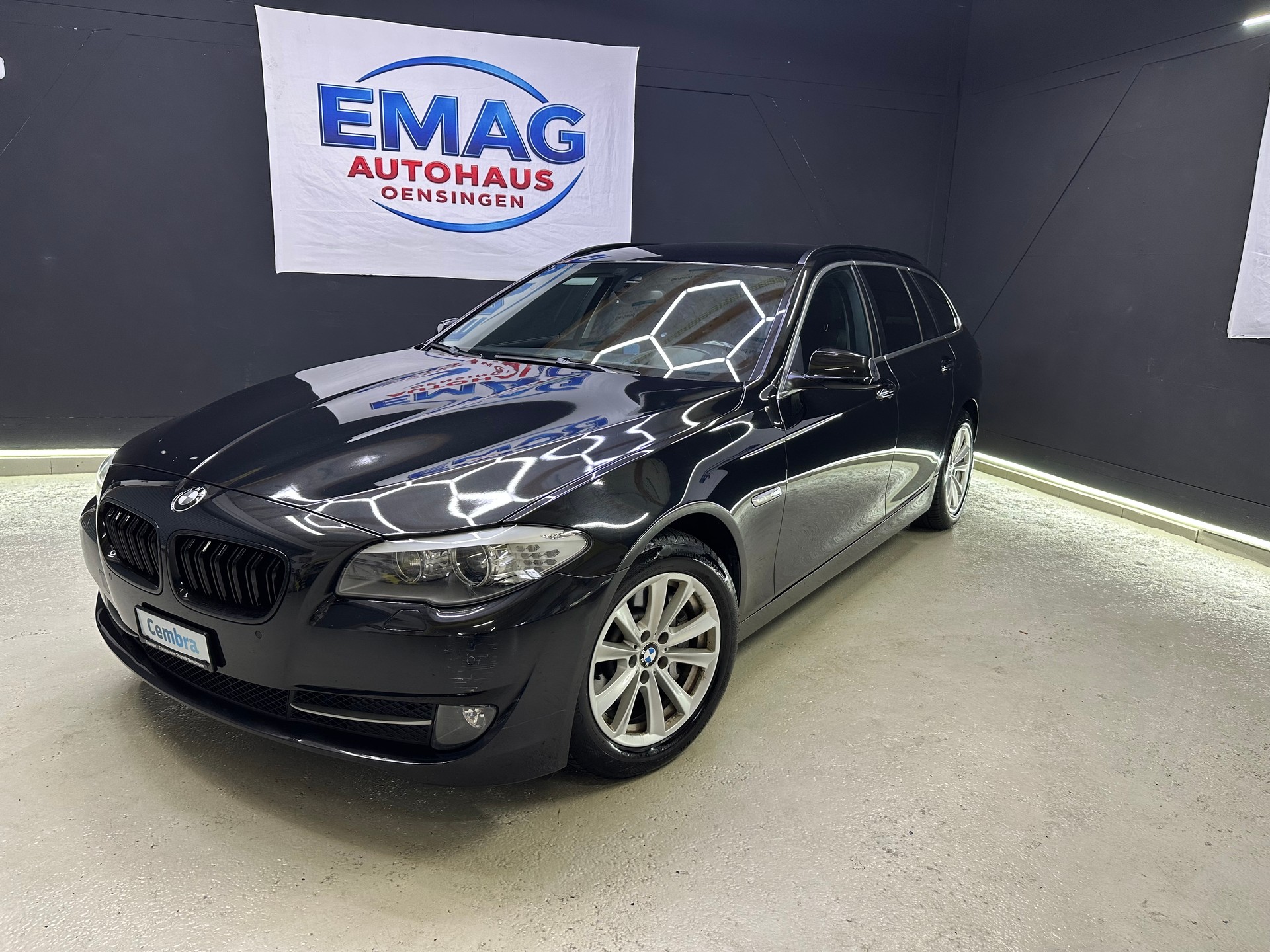 BMW 530d xDrive Touring Steptronic-image-0