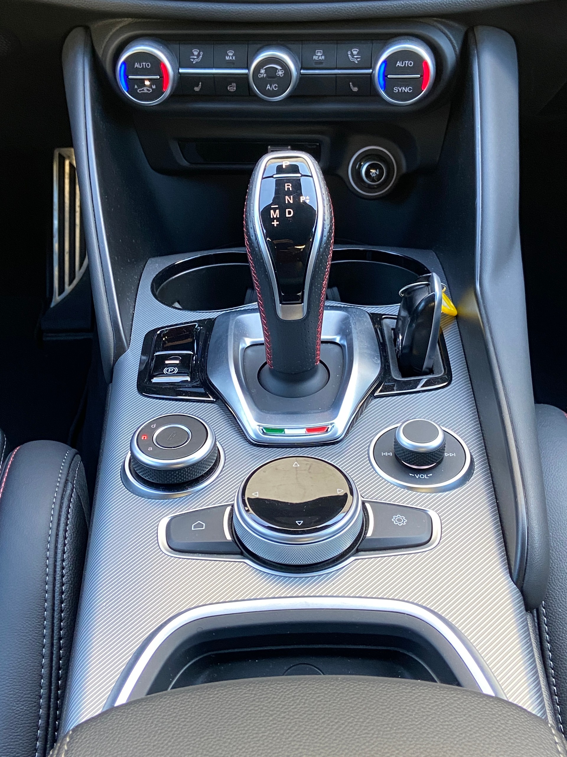 ALFA ROMEO Giulia 2.0 Competizione Q4 AT8-image-8