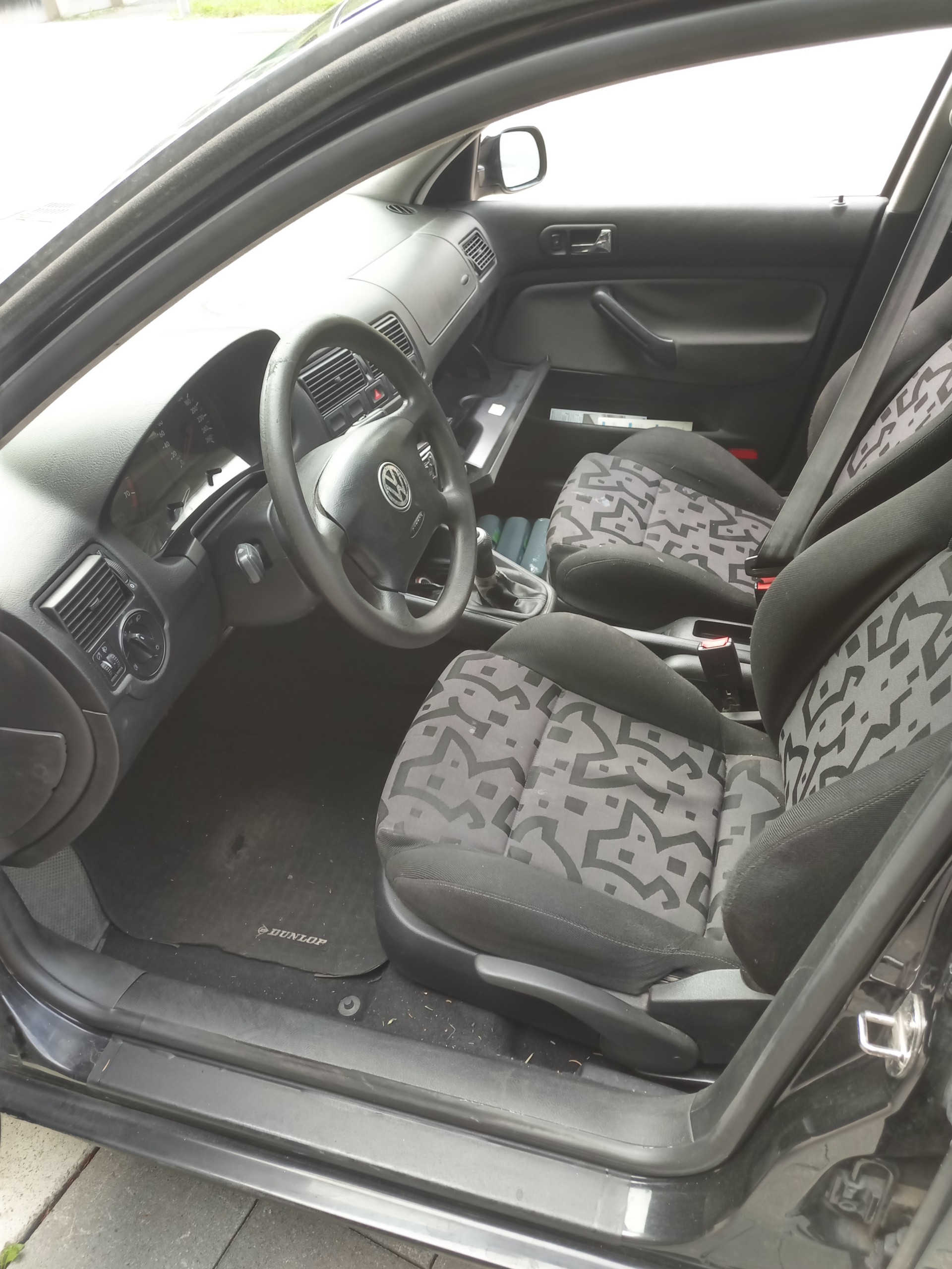 VW Golf 1.8 Comfortline 4Motion-image-5