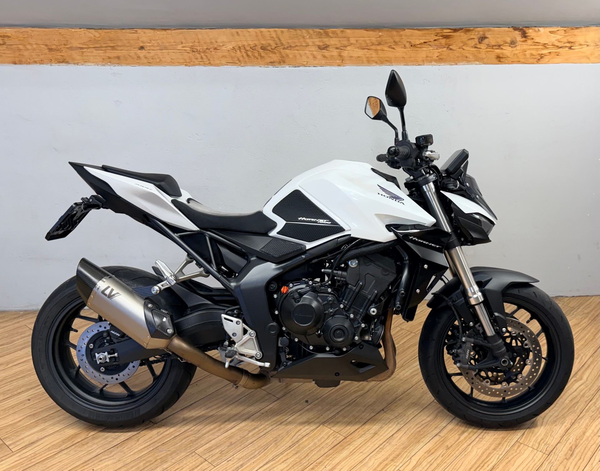 HONDA CB 1000-showroom-element-1
