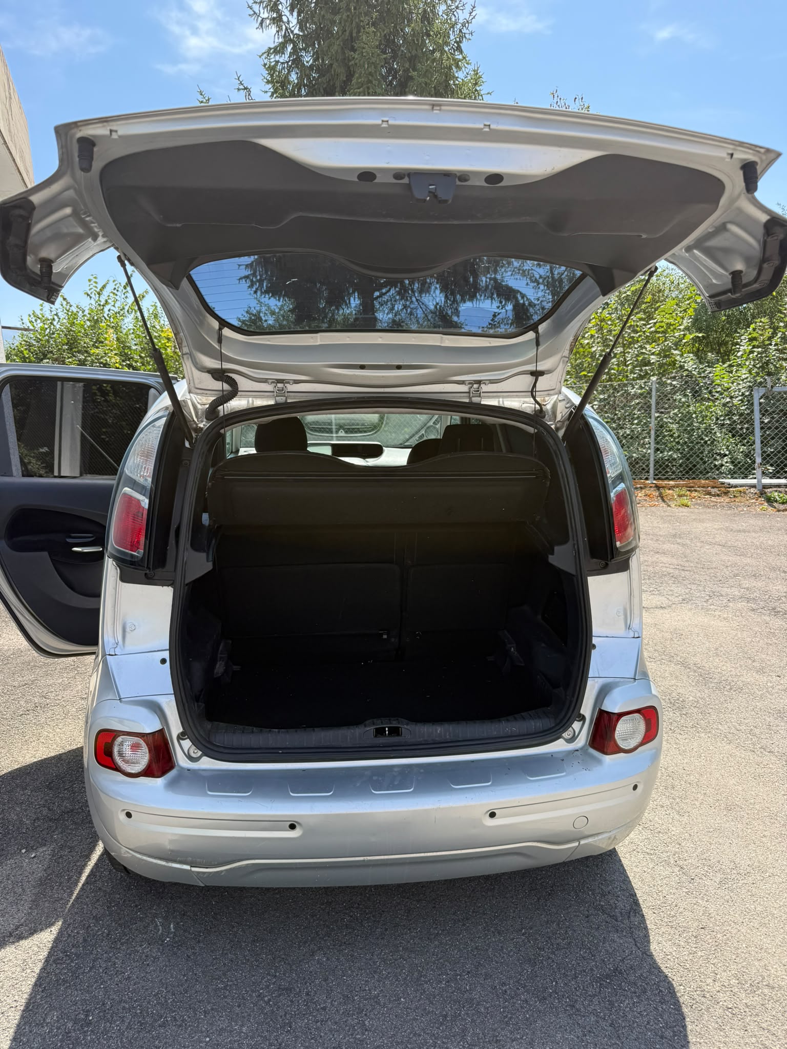 CITROEN C3 Picasso 1.6i 16V Chic (SX)-image-4