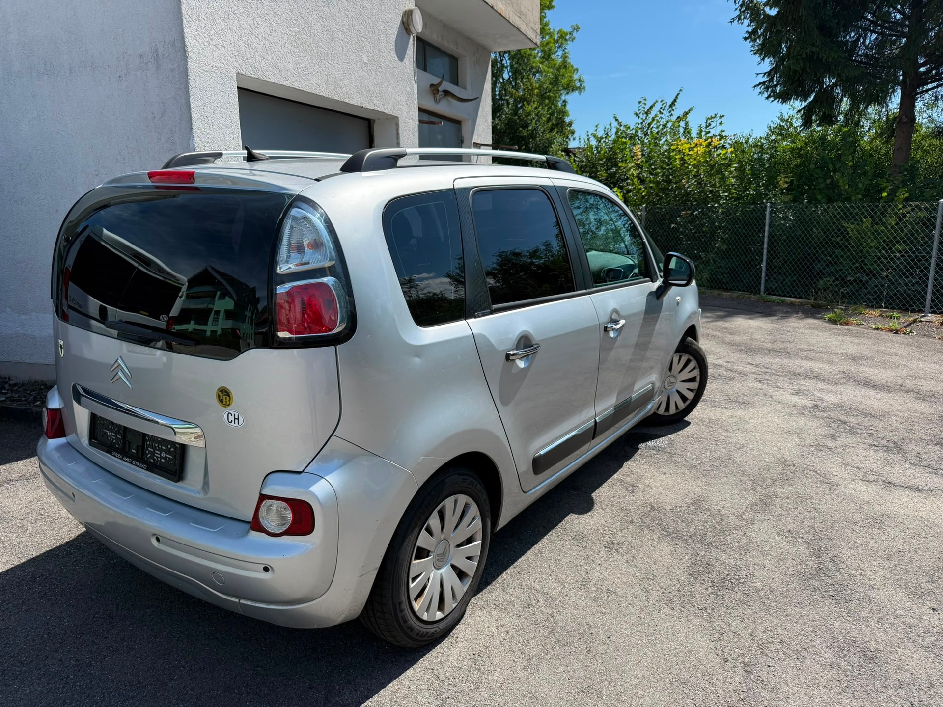 CITROEN C3 Picasso 1.6i 16V Chic (SX)-image-1