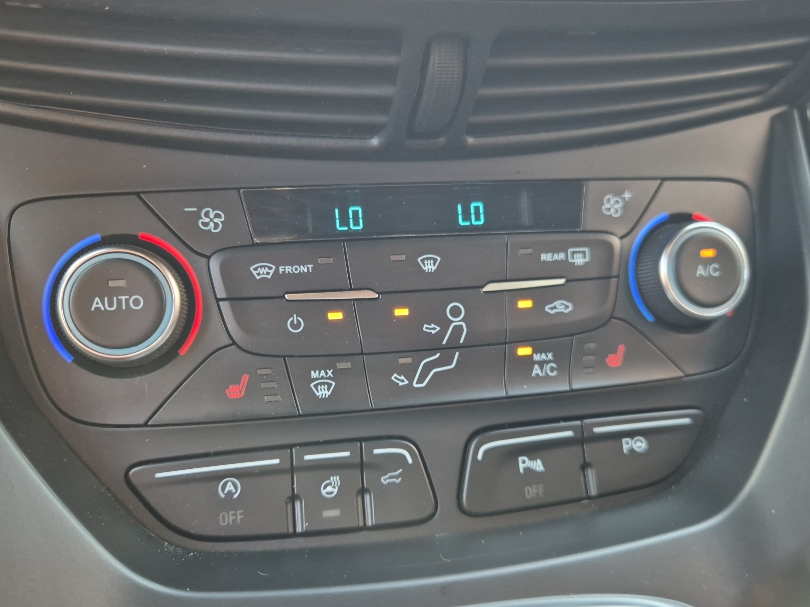 FORD Kuga 2.0 TDCi 180 ST-Line-image-14