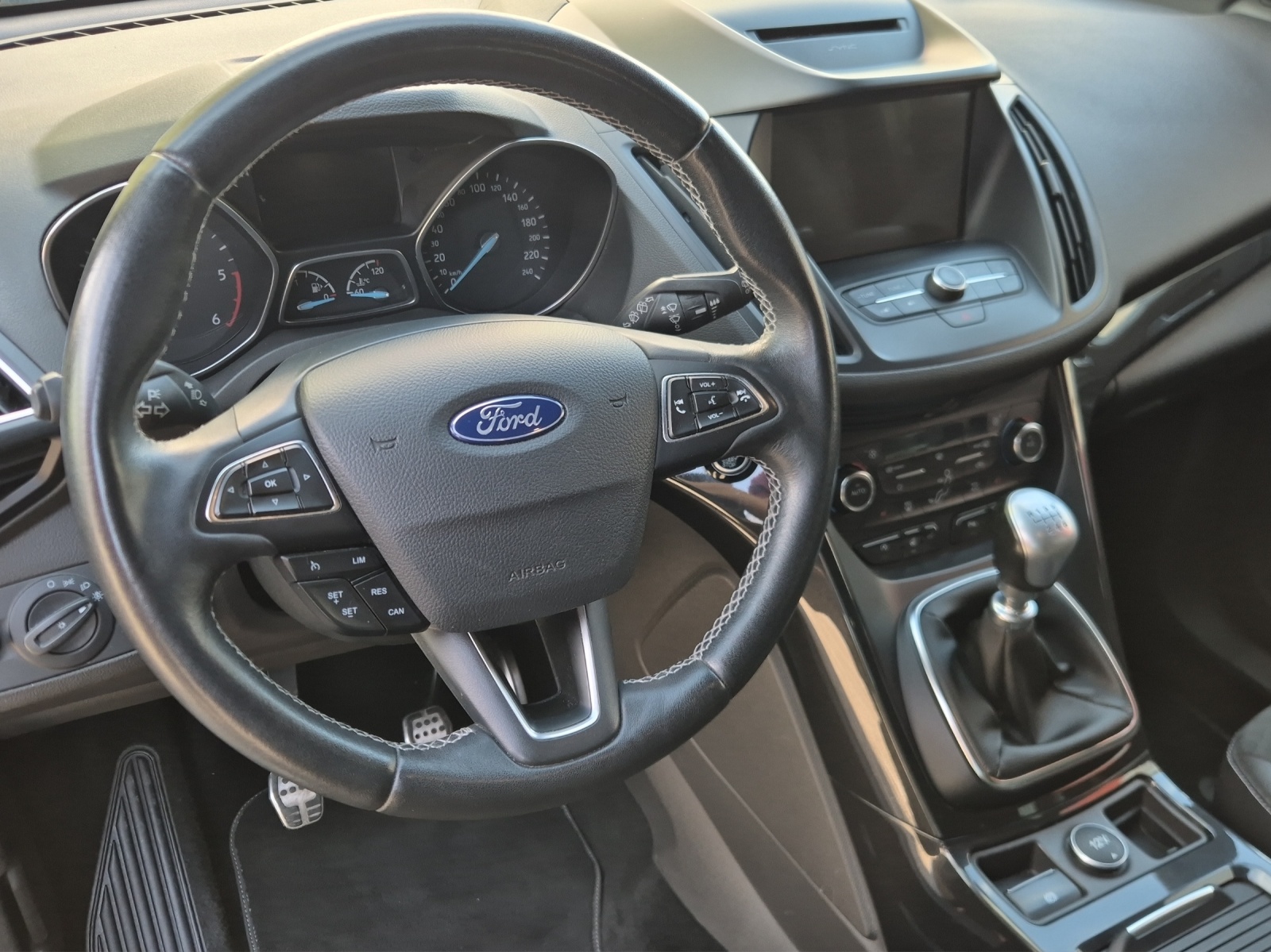 FORD Kuga 2.0 TDCi 180 ST-Line-image-11