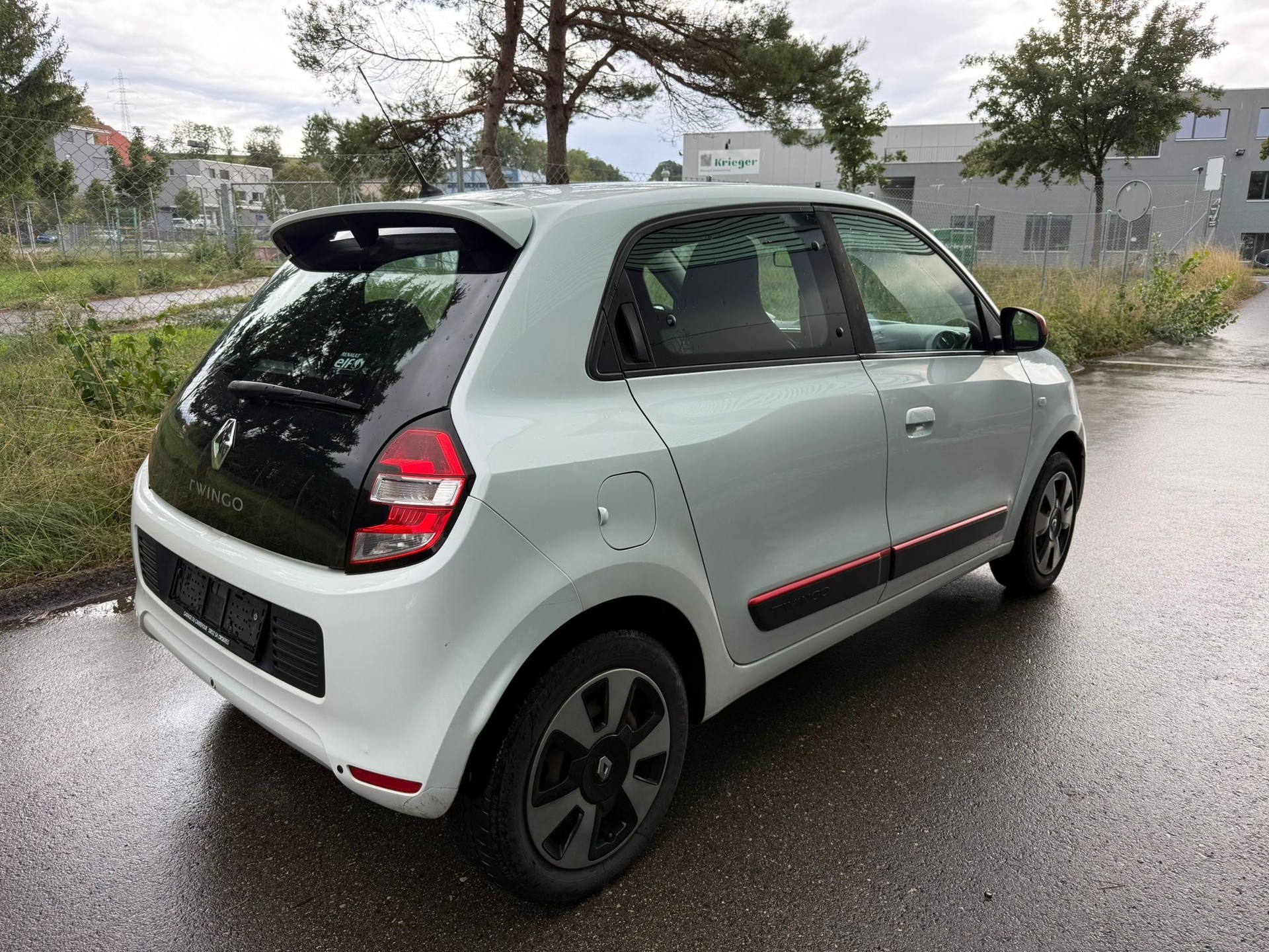 RENAULT Twingo 0.9 Iconic-showroom-element-3