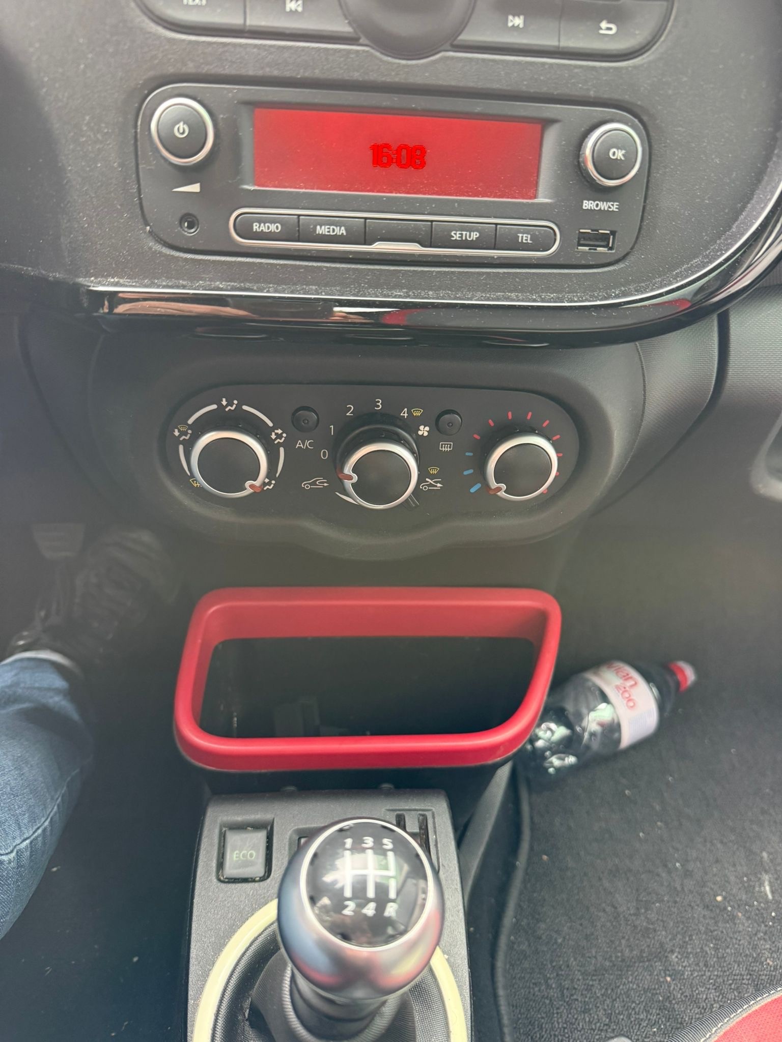 RENAULT Twingo 0.9 Iconic-image-4