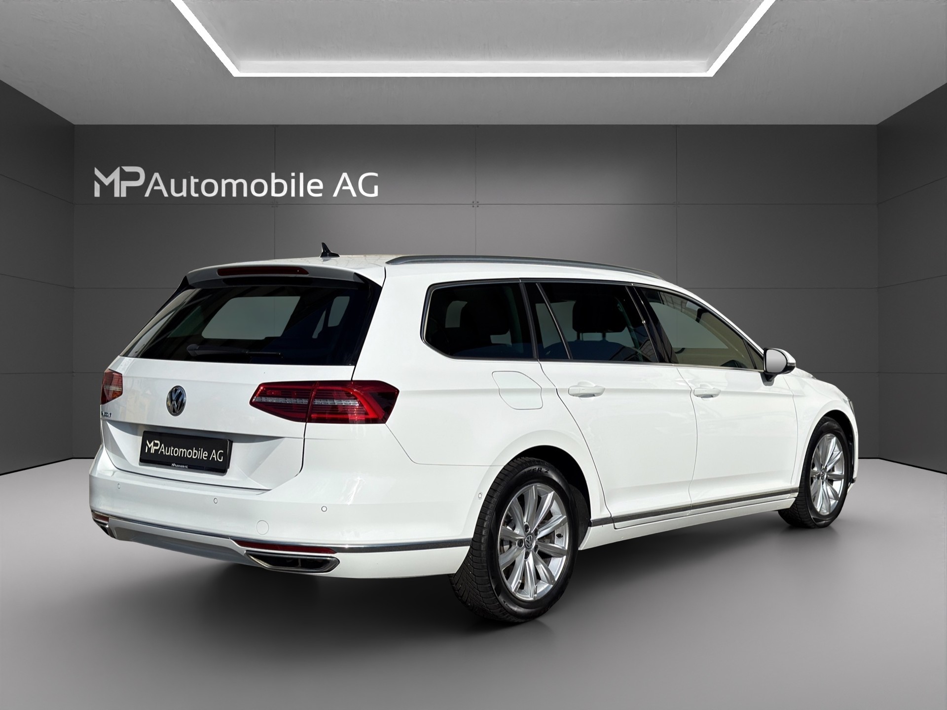 VW Passat Variant 2.0 TSI BMT Highline 4Motion DSG-image-2