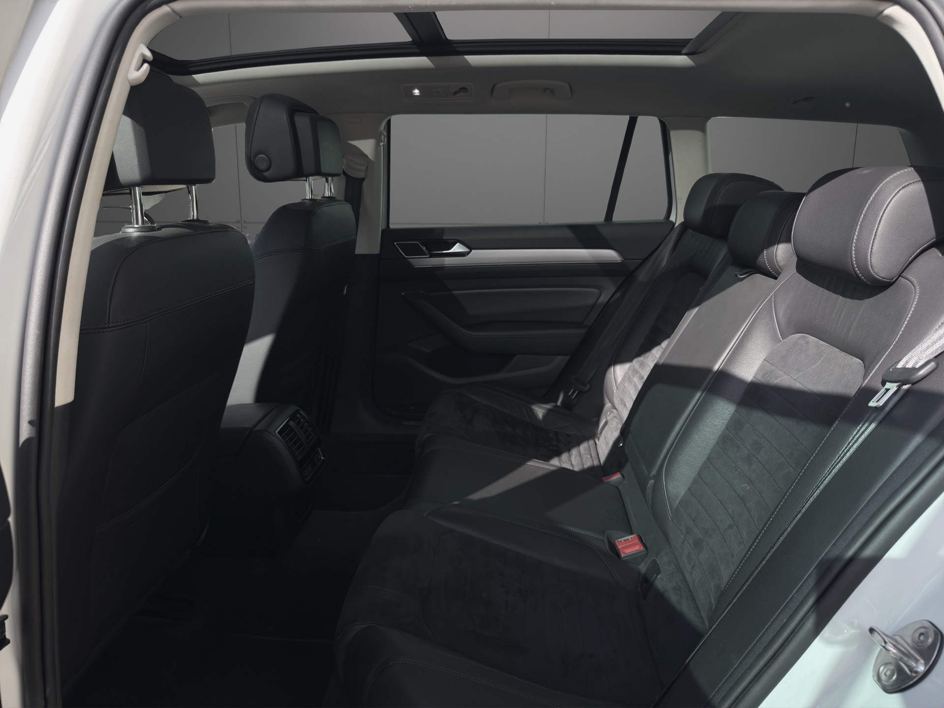 VW Passat Variant 2.0 TSI BMT Highline 4Motion DSG-image-8