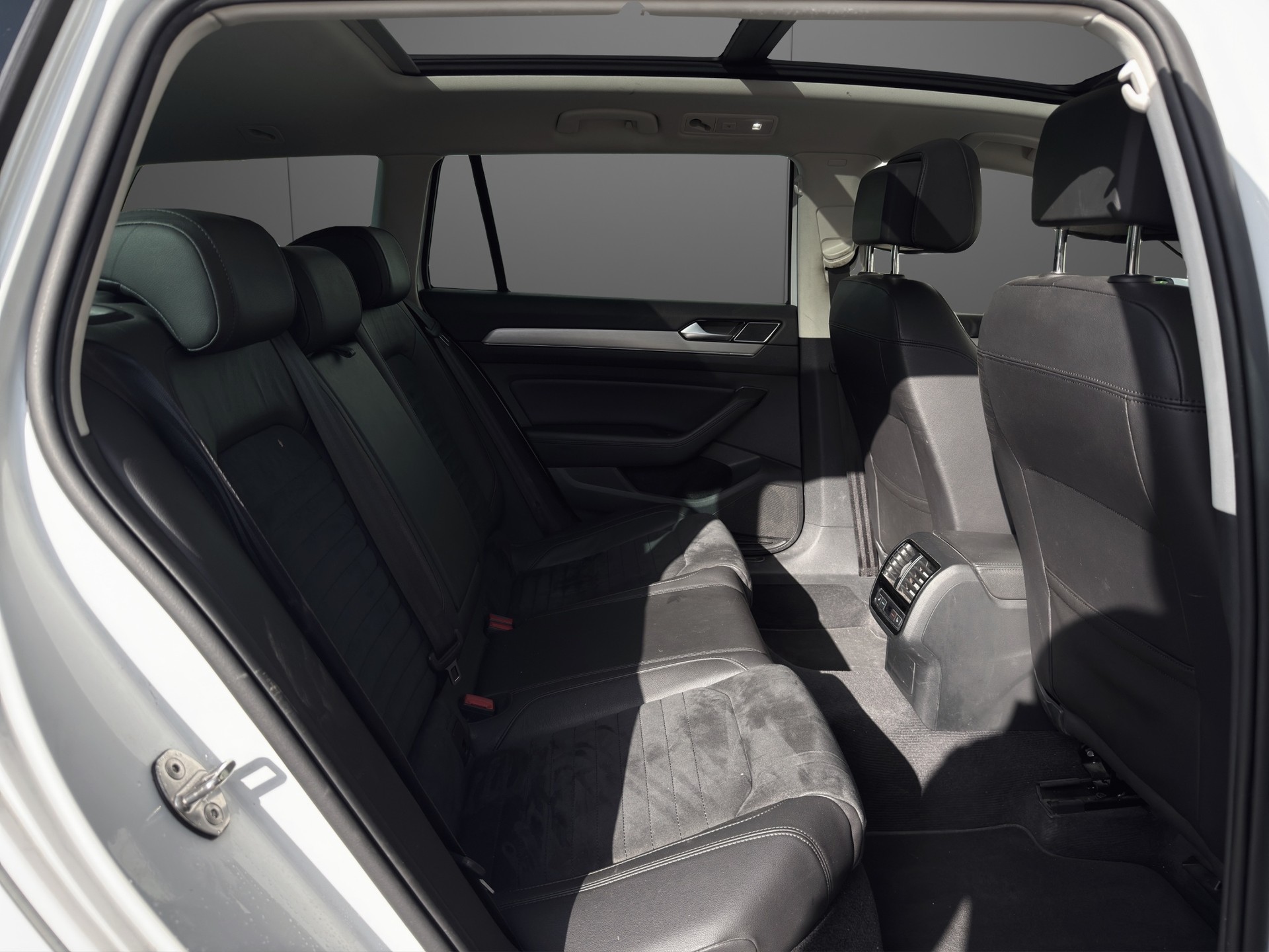 VW Passat Variant 2.0 TSI BMT Highline 4Motion DSG-image-9