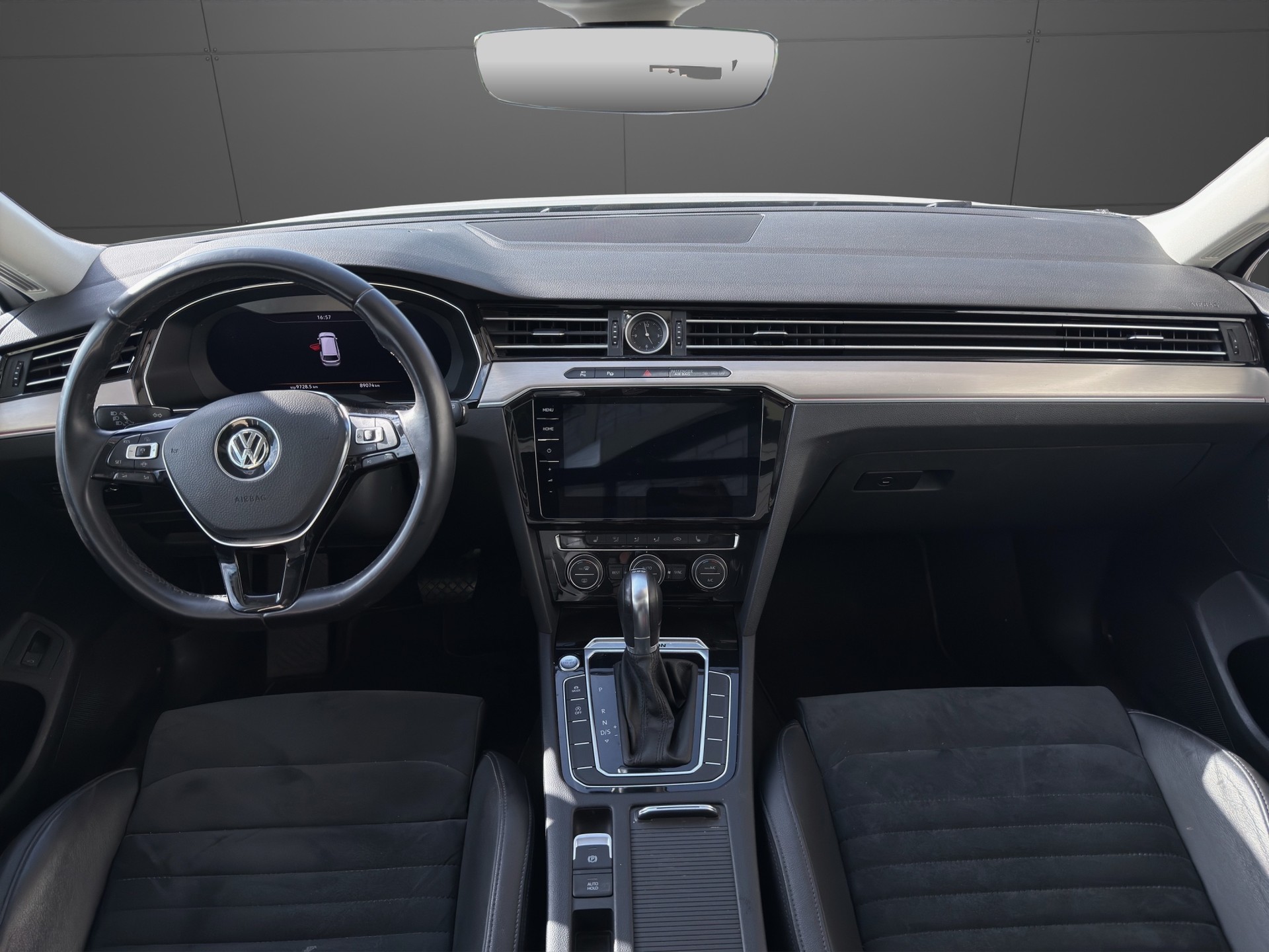 VW Passat Variant 2.0 TSI BMT Highline 4Motion DSG-image-12