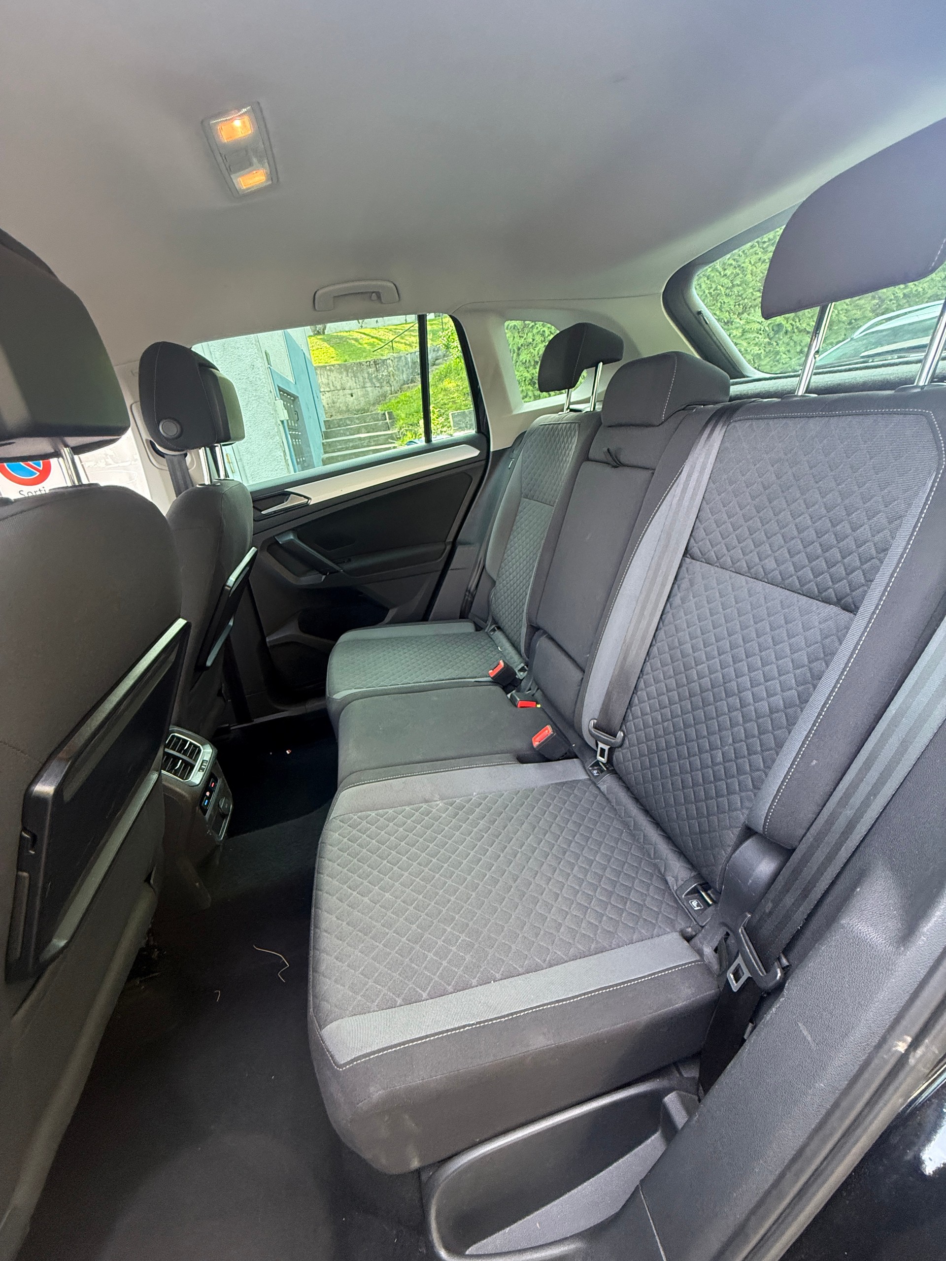 VW Tiguan 2.0 TDI SCR Trendline 4Motion DSG-image-5