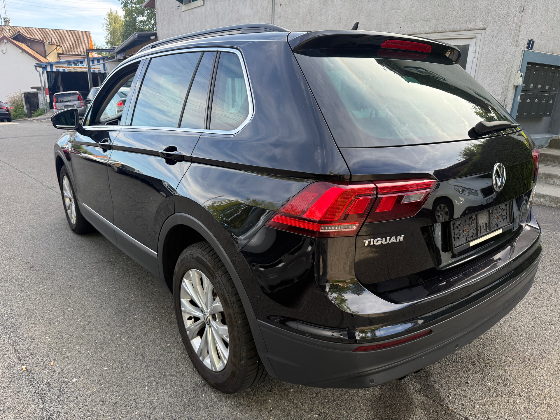 VW Tiguan 2.0 TDI SCR Trendline 4Motion DSG-image-3