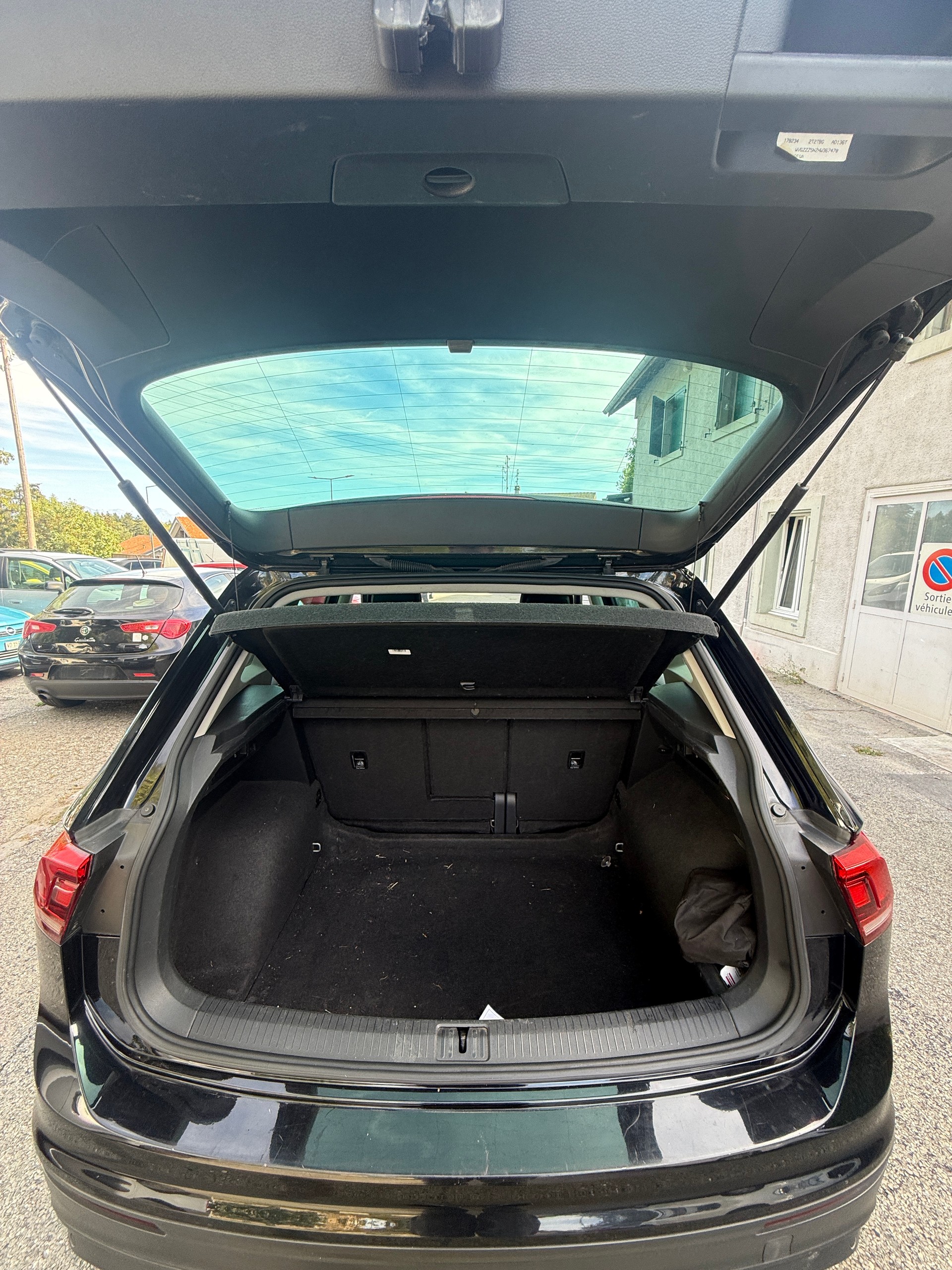 VW Tiguan 2.0 TDI SCR Trendline 4Motion DSG-image-4