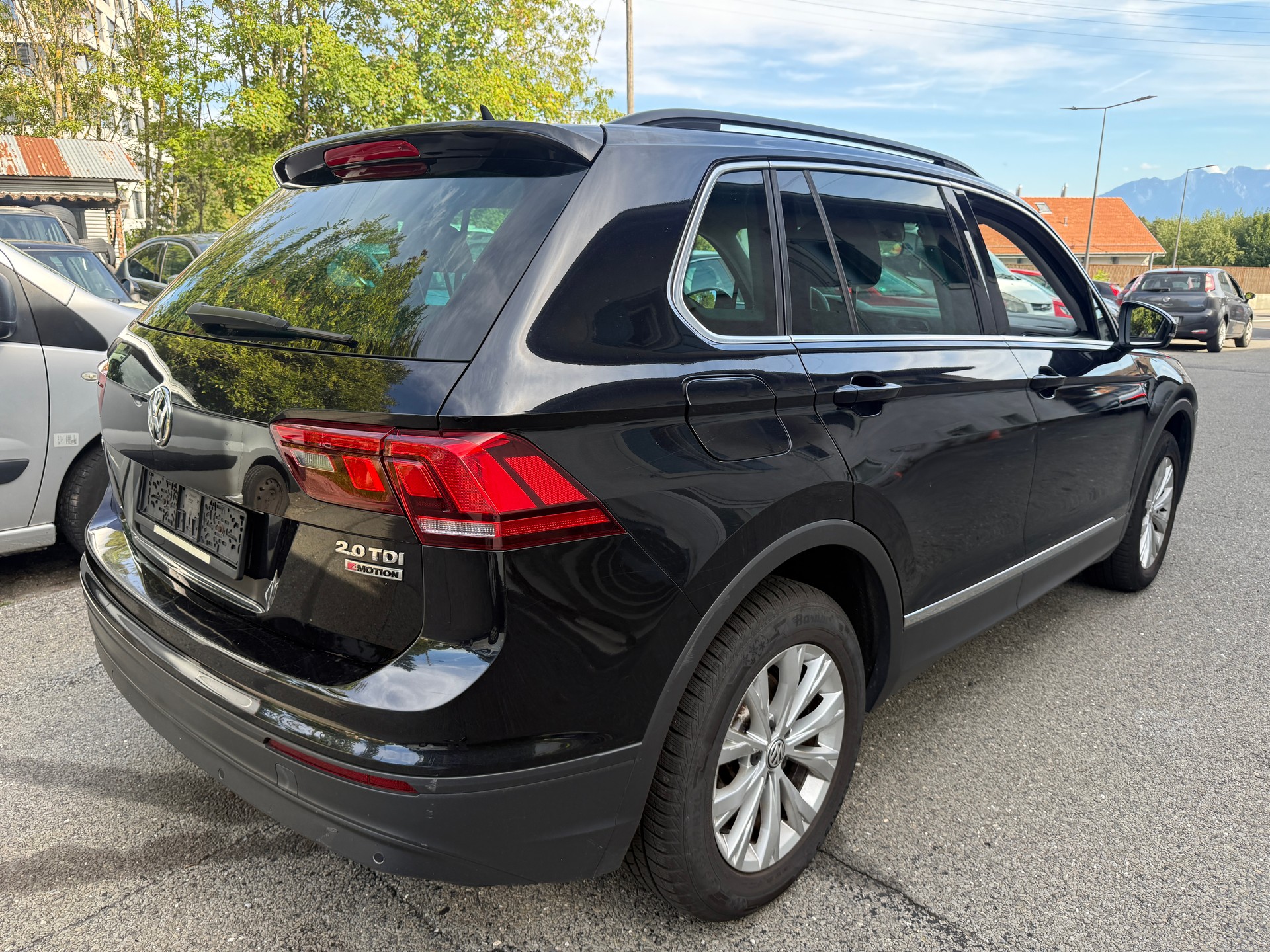 VW Tiguan 2.0 TDI SCR Trendline 4Motion DSG-image-2