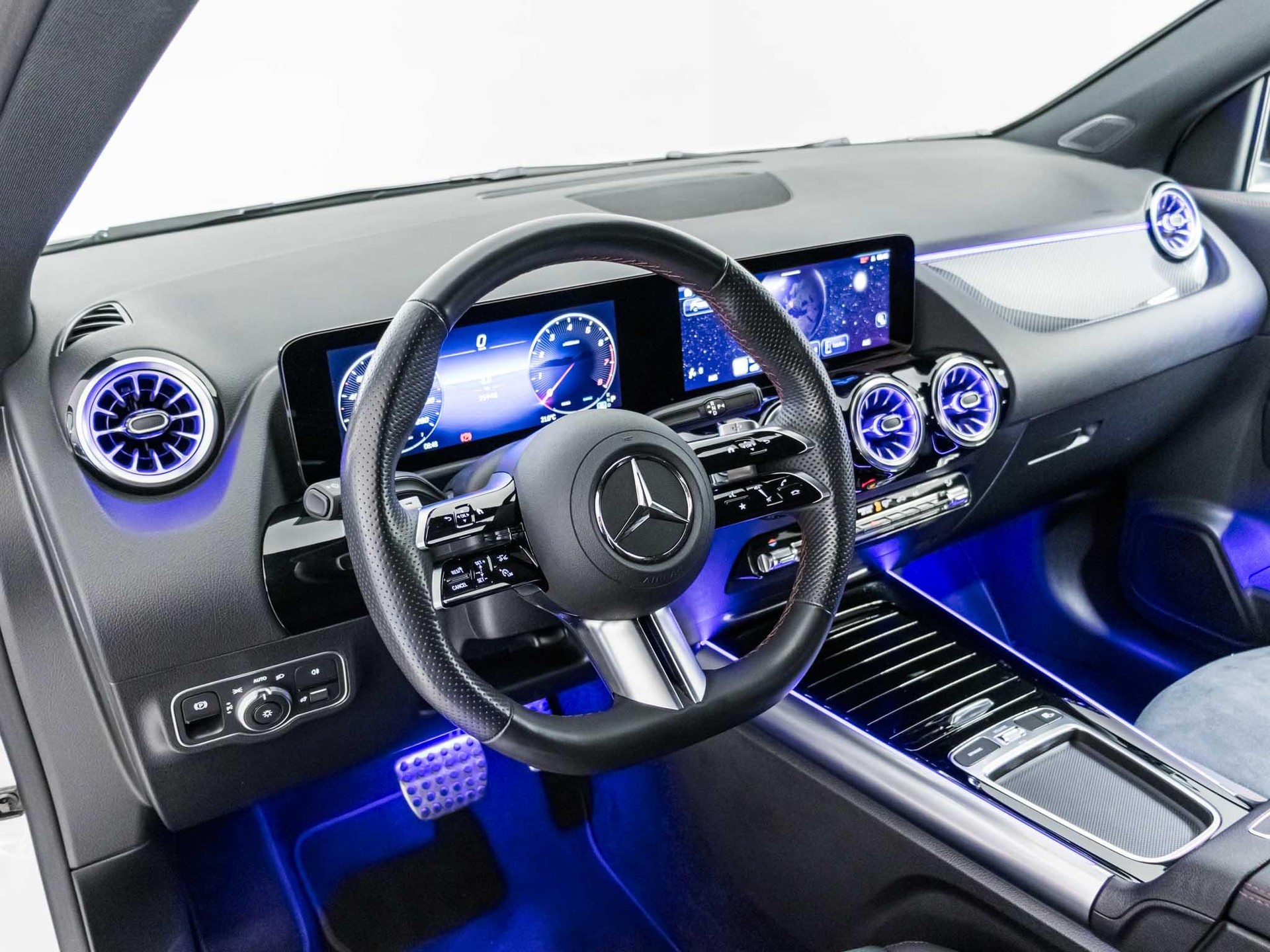 MERCEDES-BENZ GLA 250 4MATIC-image-8