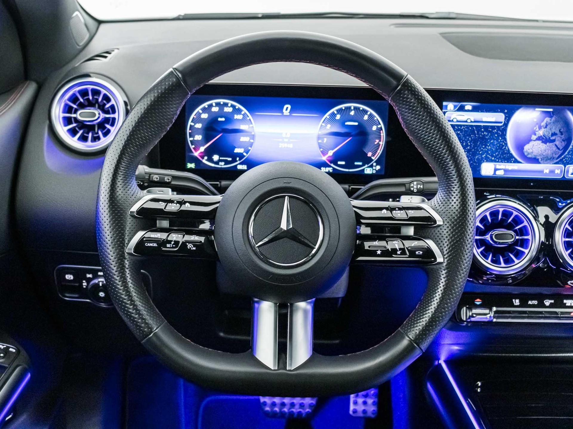 MERCEDES-BENZ GLA 250 4MATIC-image-9