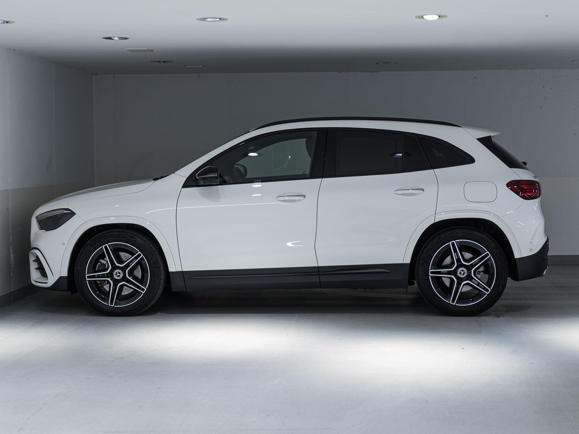 MERCEDES-BENZ GLA 250 4MATIC-image-4