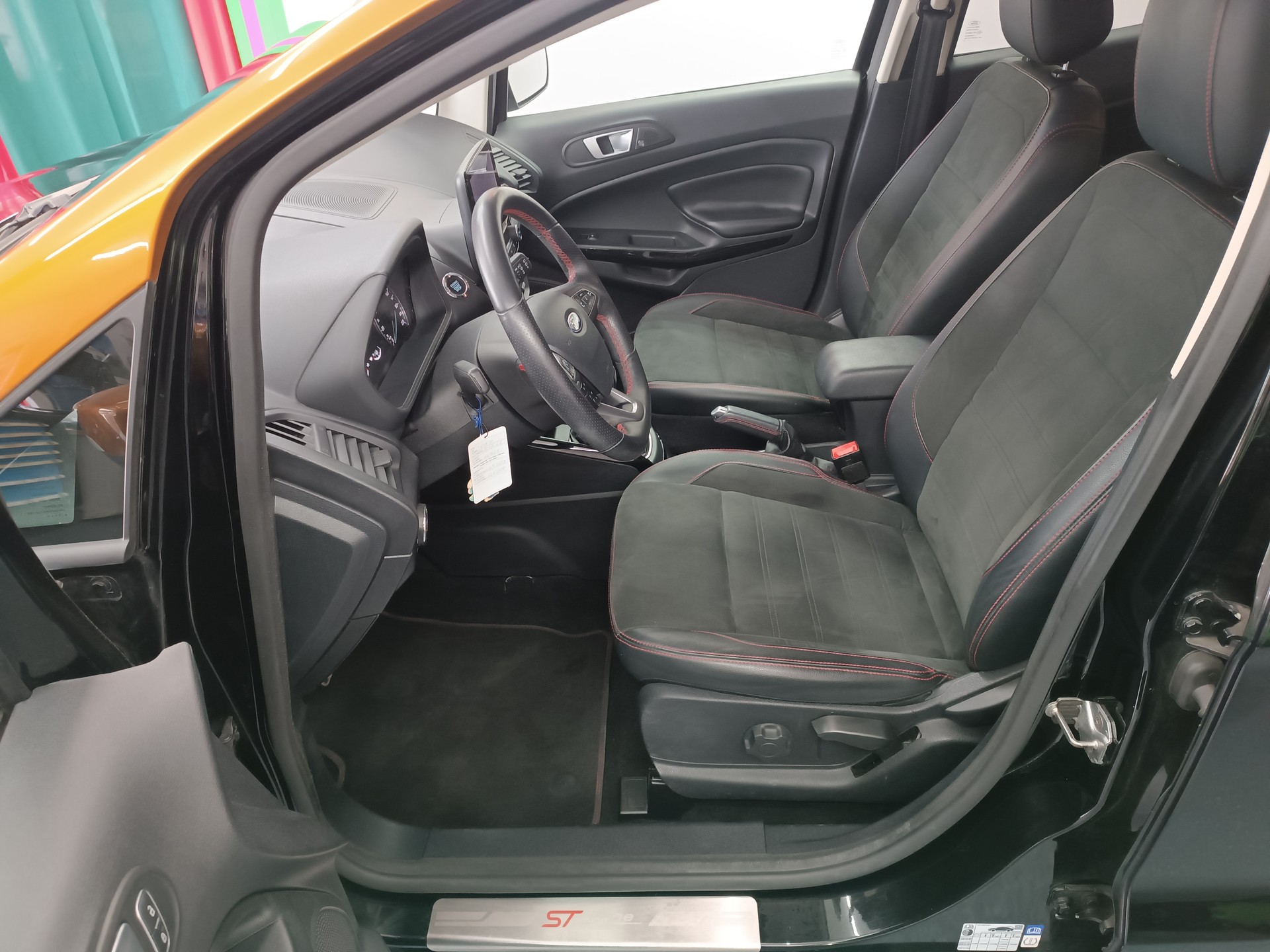 FORD EcoSport 1.5 TDCi ST-Line AWD-image-10