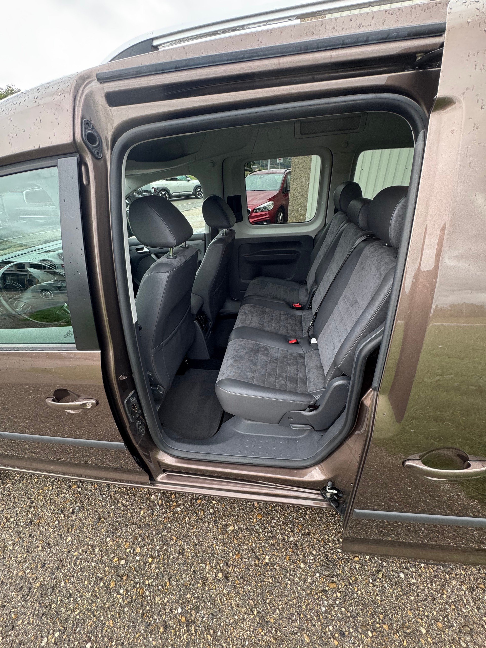 VW Caddy 2.0 TDI 4Motion Highline DSG-image-7