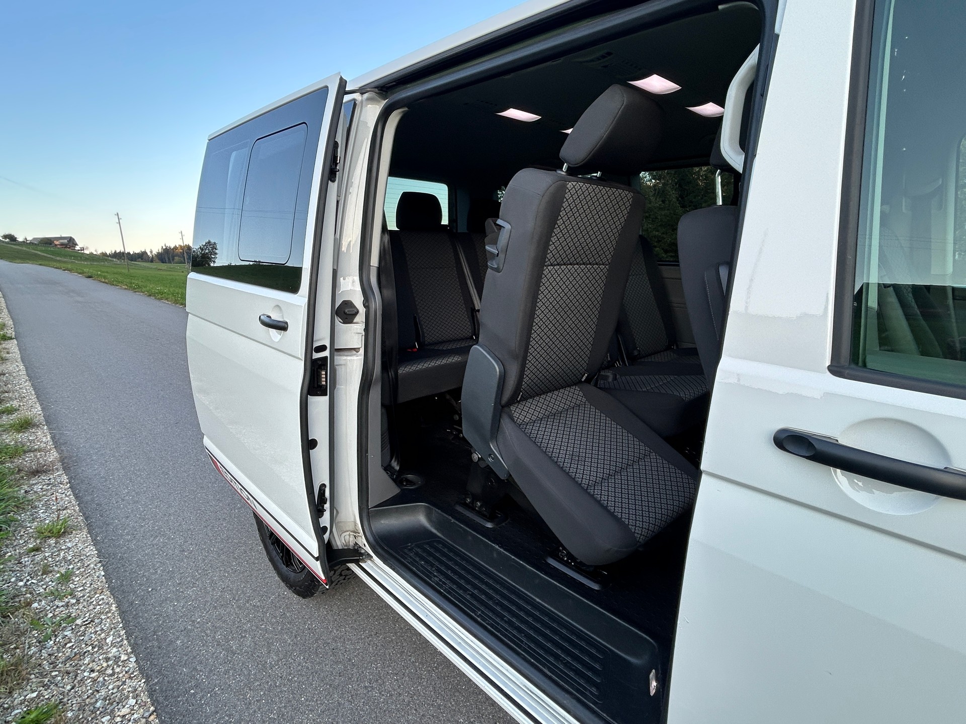 VW T6.1 2.0 TDI Trendline 4Motion-image-3