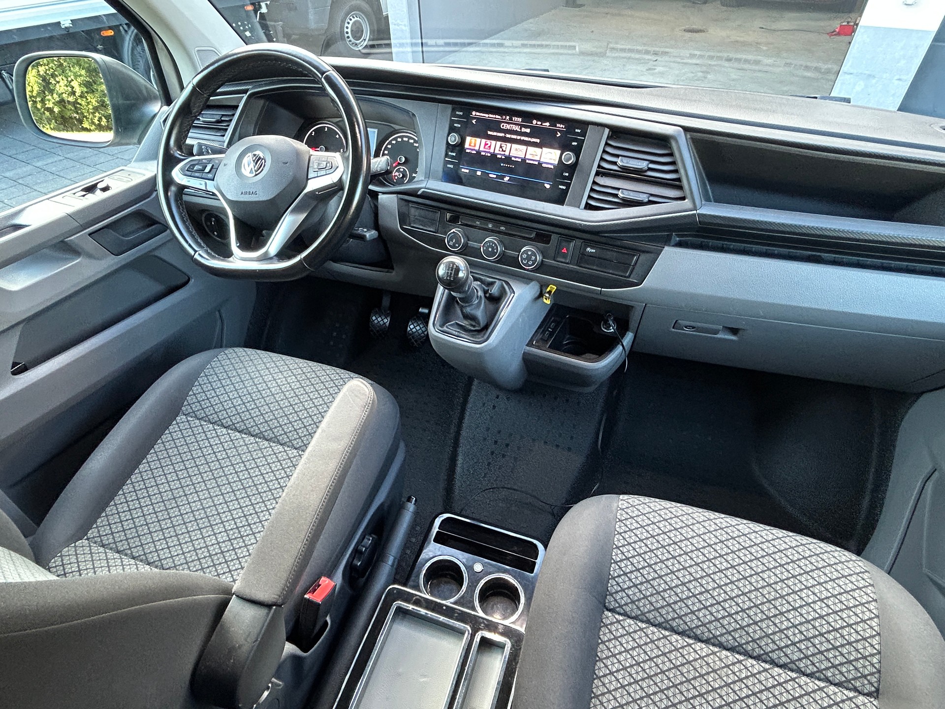 VW T6.1 2.0 TDI Trendline 4Motion-image-11